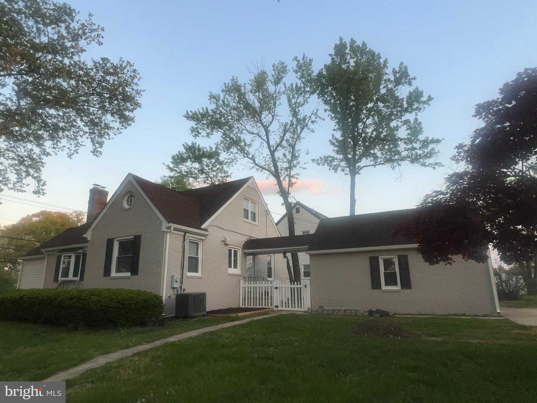 401 FOREST VIEW