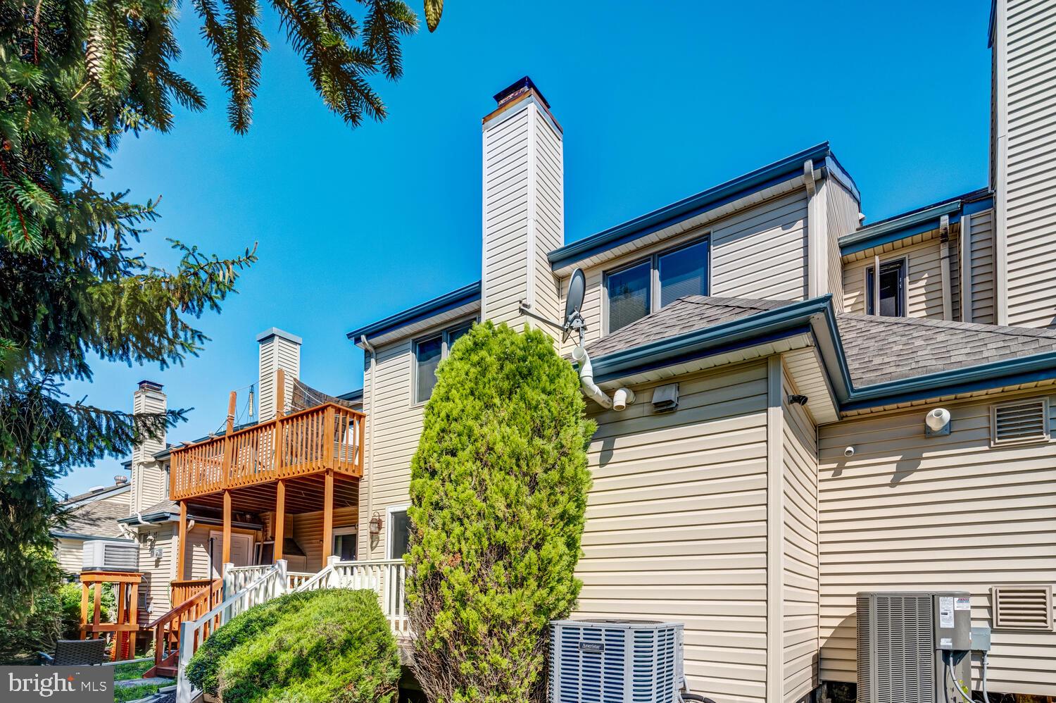 6 OAKLAND BAY COURT