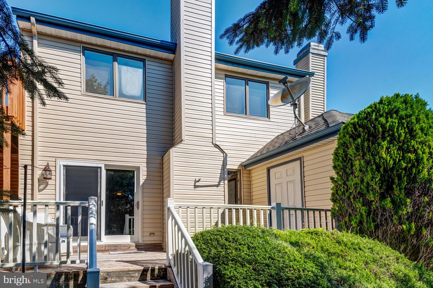 6 OAKLAND BAY COURT