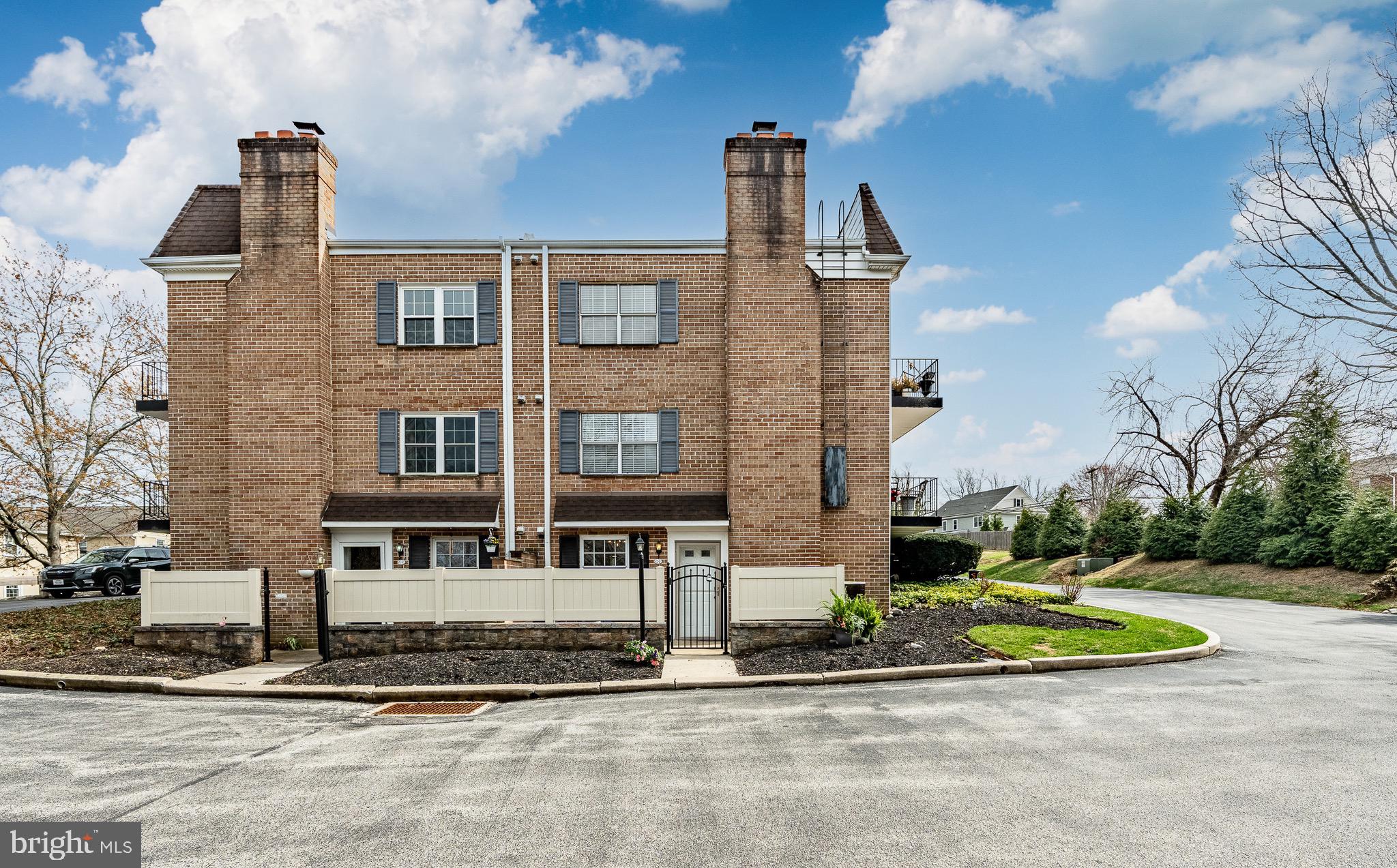 VILLAGE KNOLL - Residential