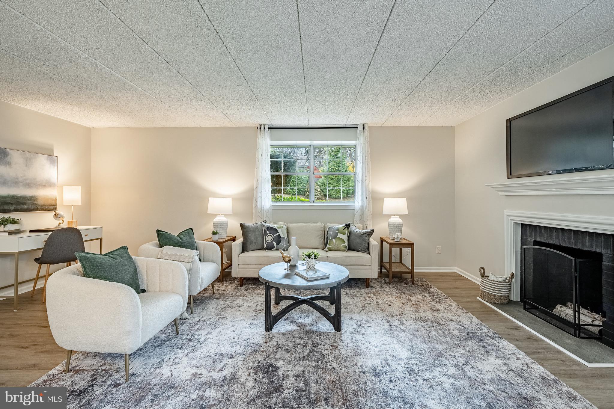 VILLAGE KNOLL - Residential