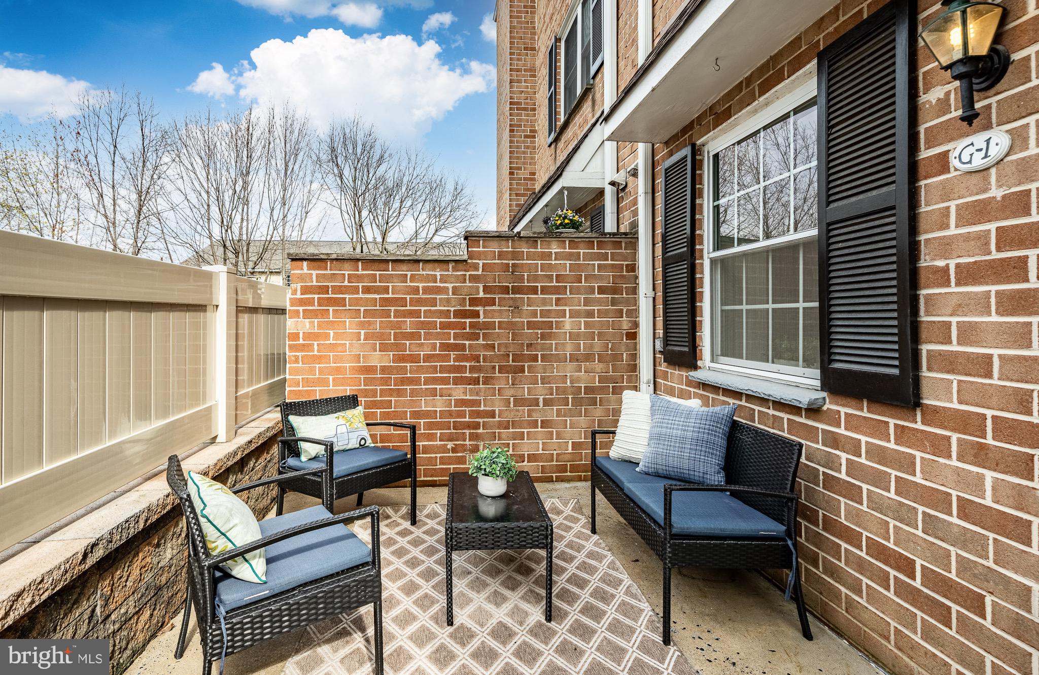 VILLAGE KNOLL - Residential