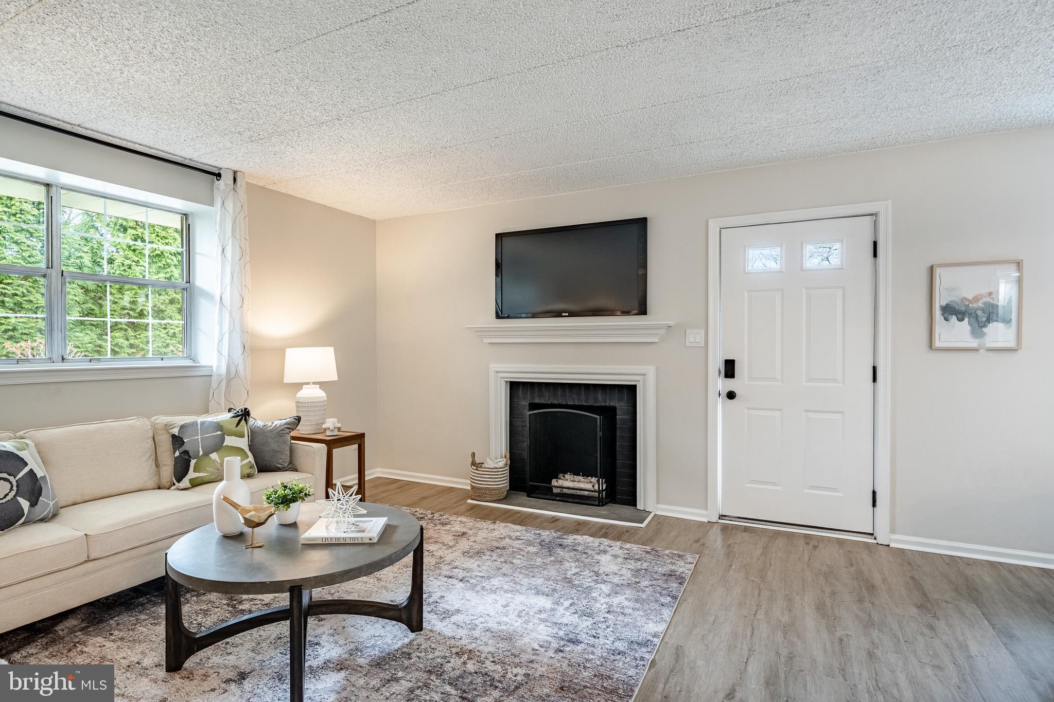 VILLAGE KNOLL - Residential