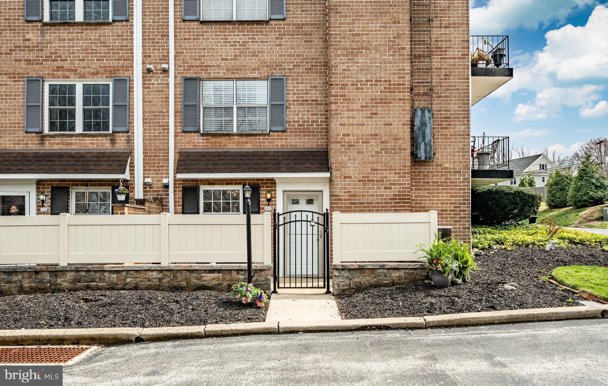 VILLAGE KNOLL - Residential