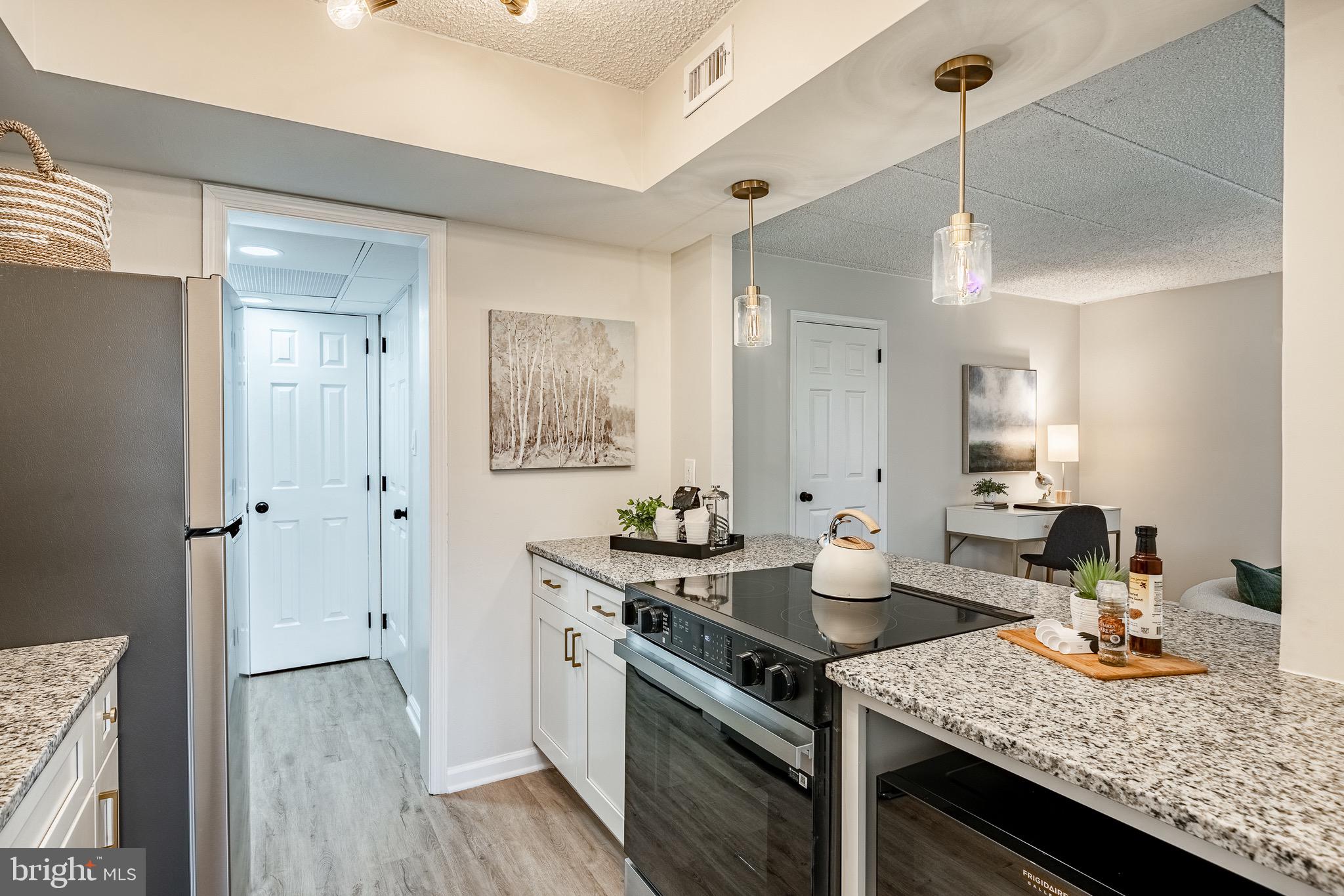 VILLAGE KNOLL - Residential