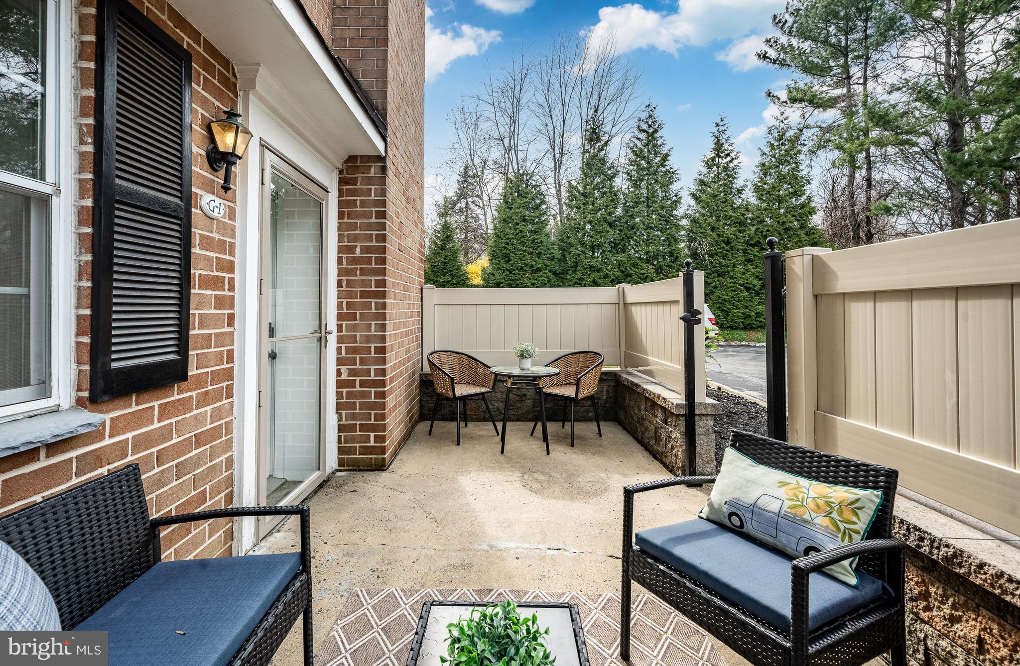 VILLAGE KNOLL - Residential