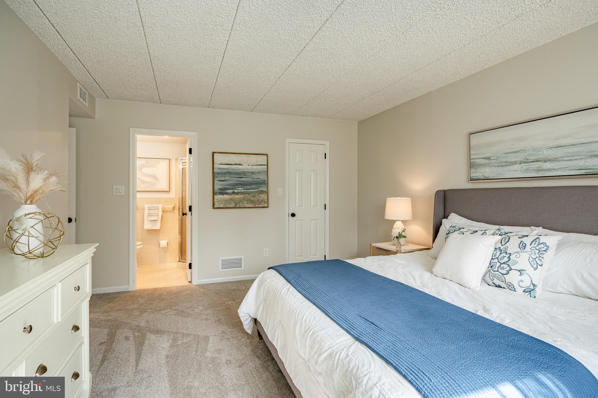 VILLAGE KNOLL - Residential