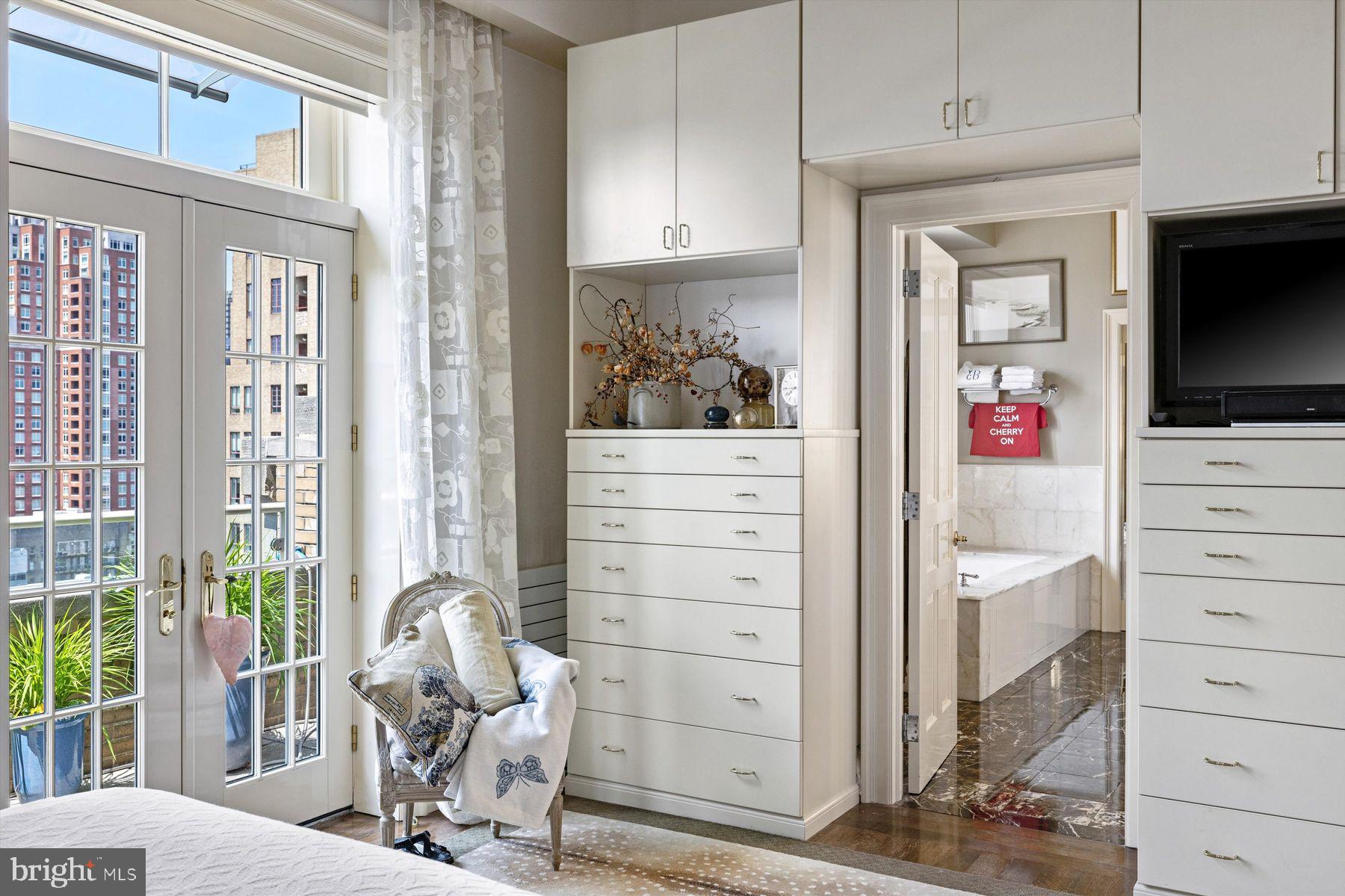 RITTENHOUSE SQUARE - Residential