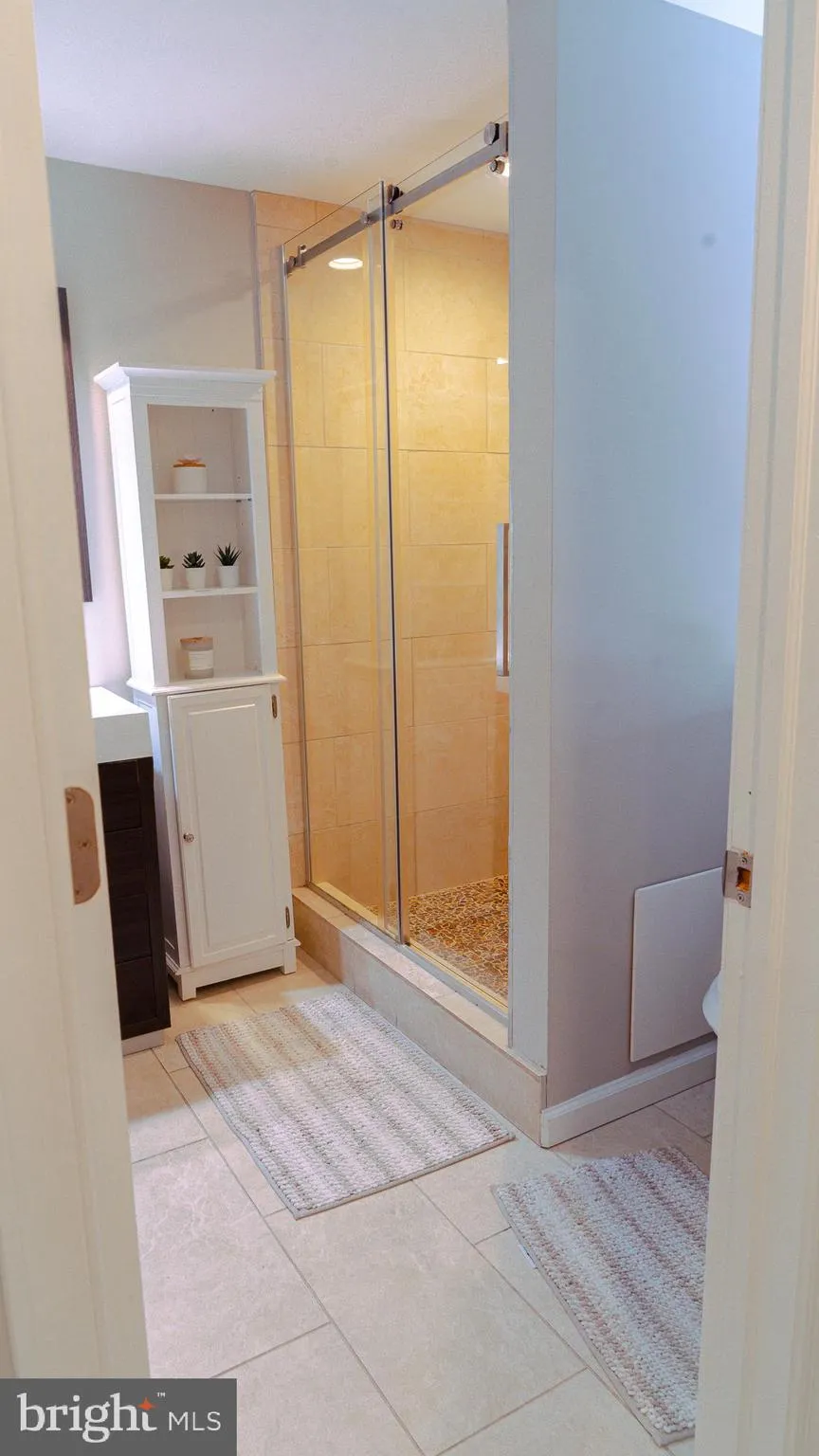 Philadelphia, Pennsylvania 19146, United States, 2 Bedrooms Bedrooms, ,3 BathroomsBathrooms,Residential,Active,233338