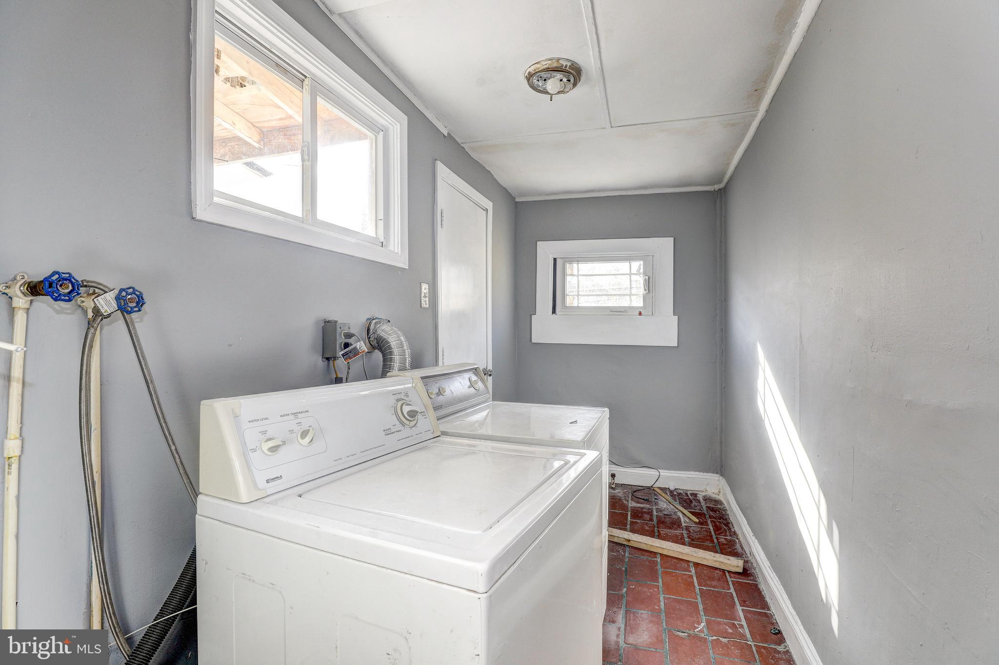 ELLWOOD PARK - Residential