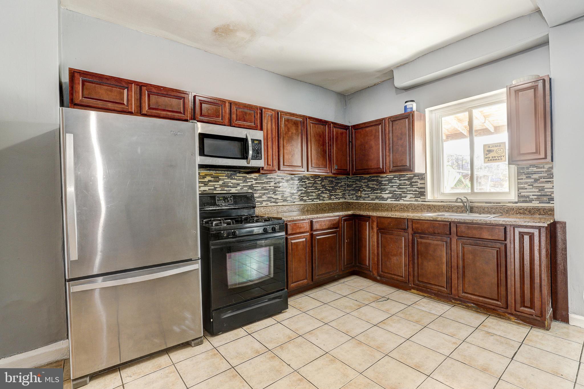 ELLWOOD PARK - Residential