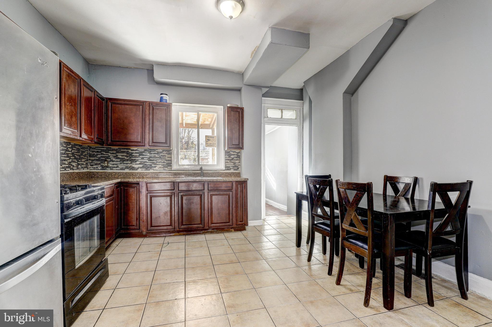 ELLWOOD PARK - Residential