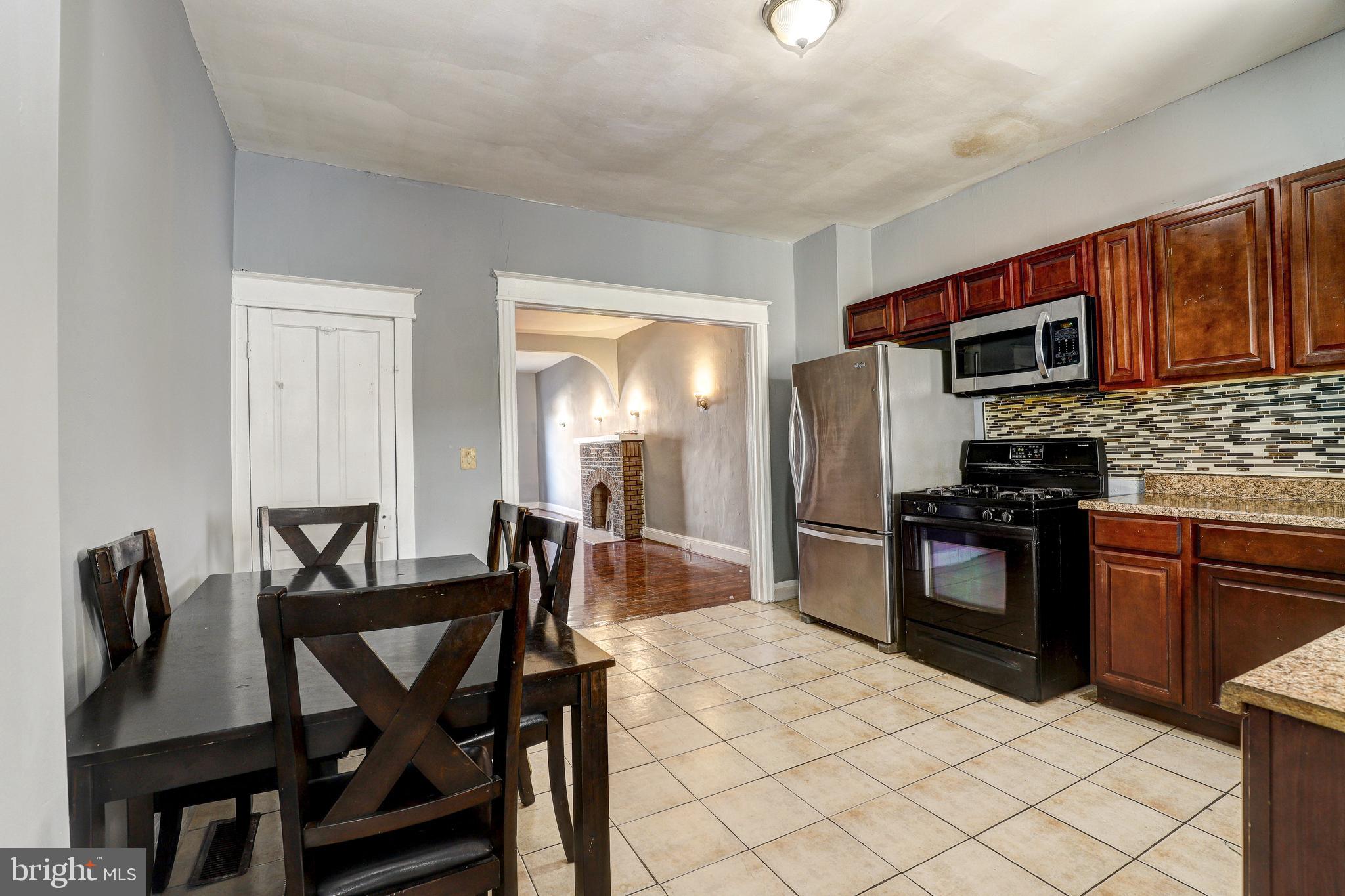 ELLWOOD PARK - Residential