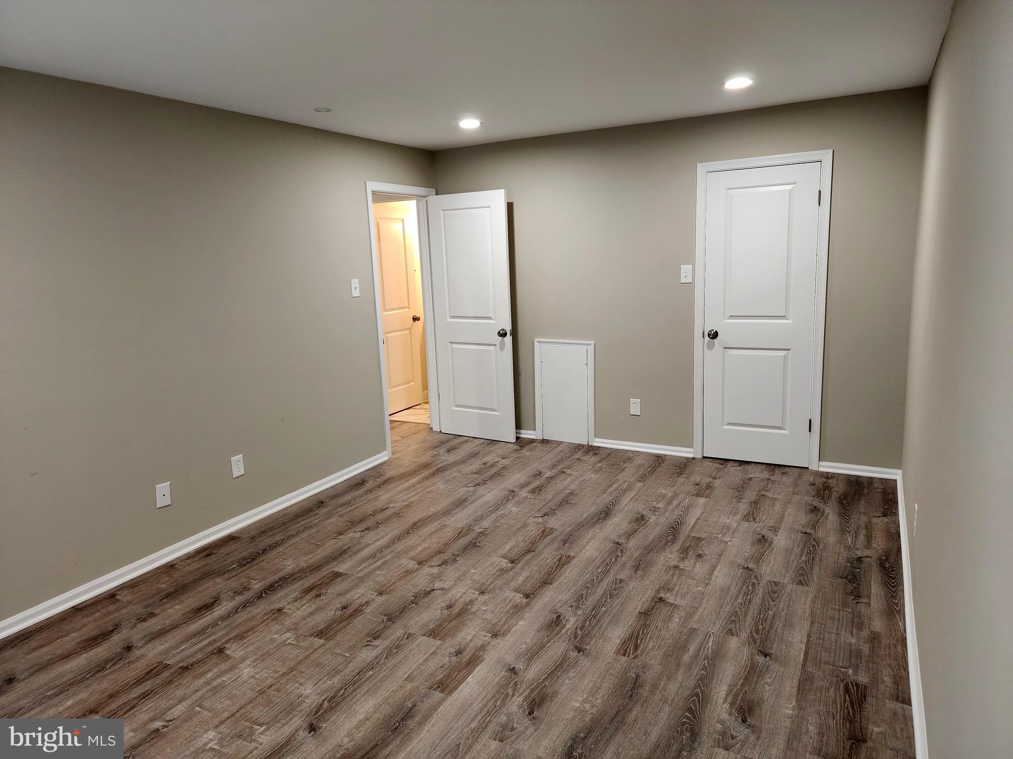 SAW MILL VALLEY - Residential