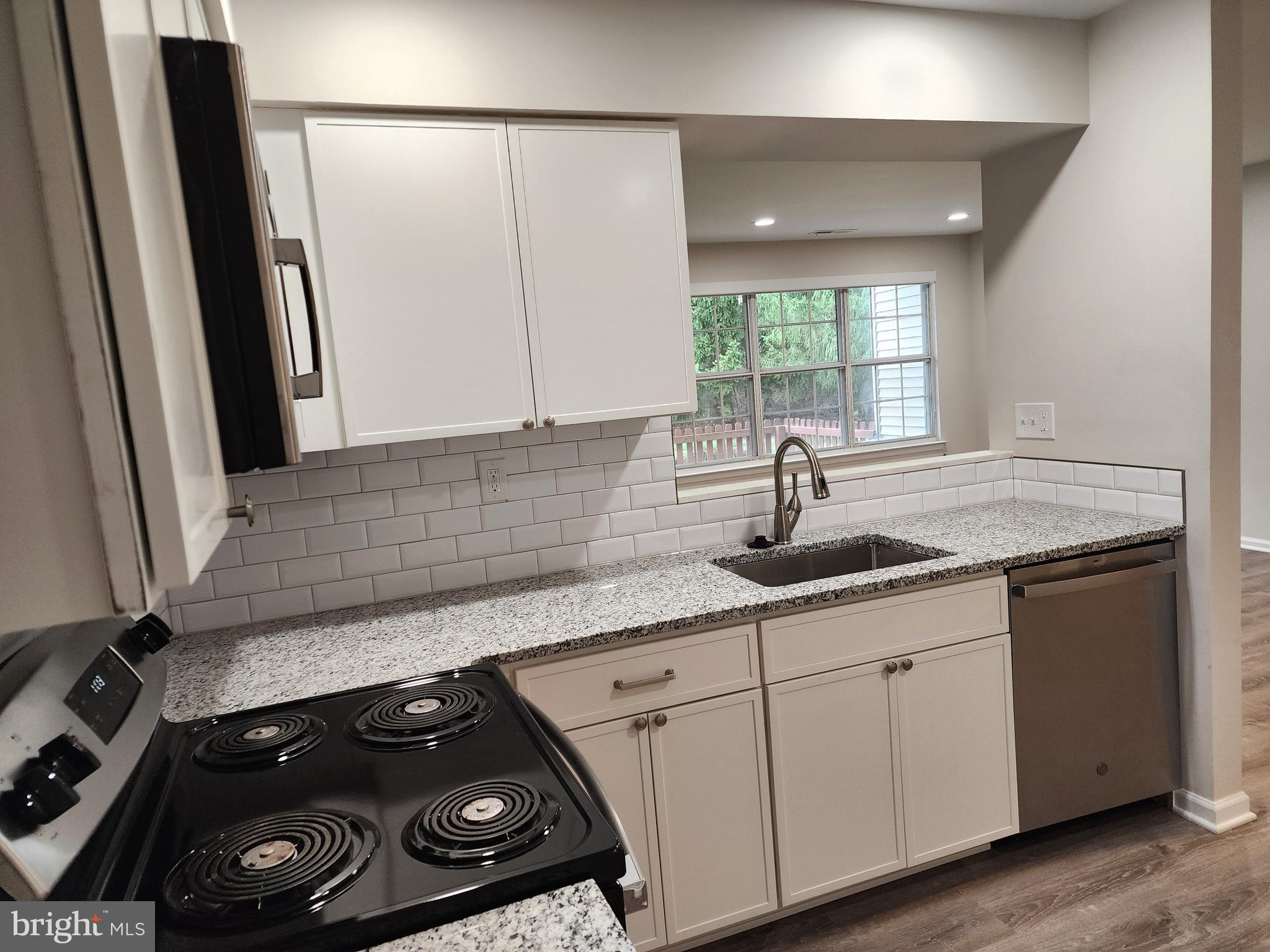 SAW MILL VALLEY - Residential