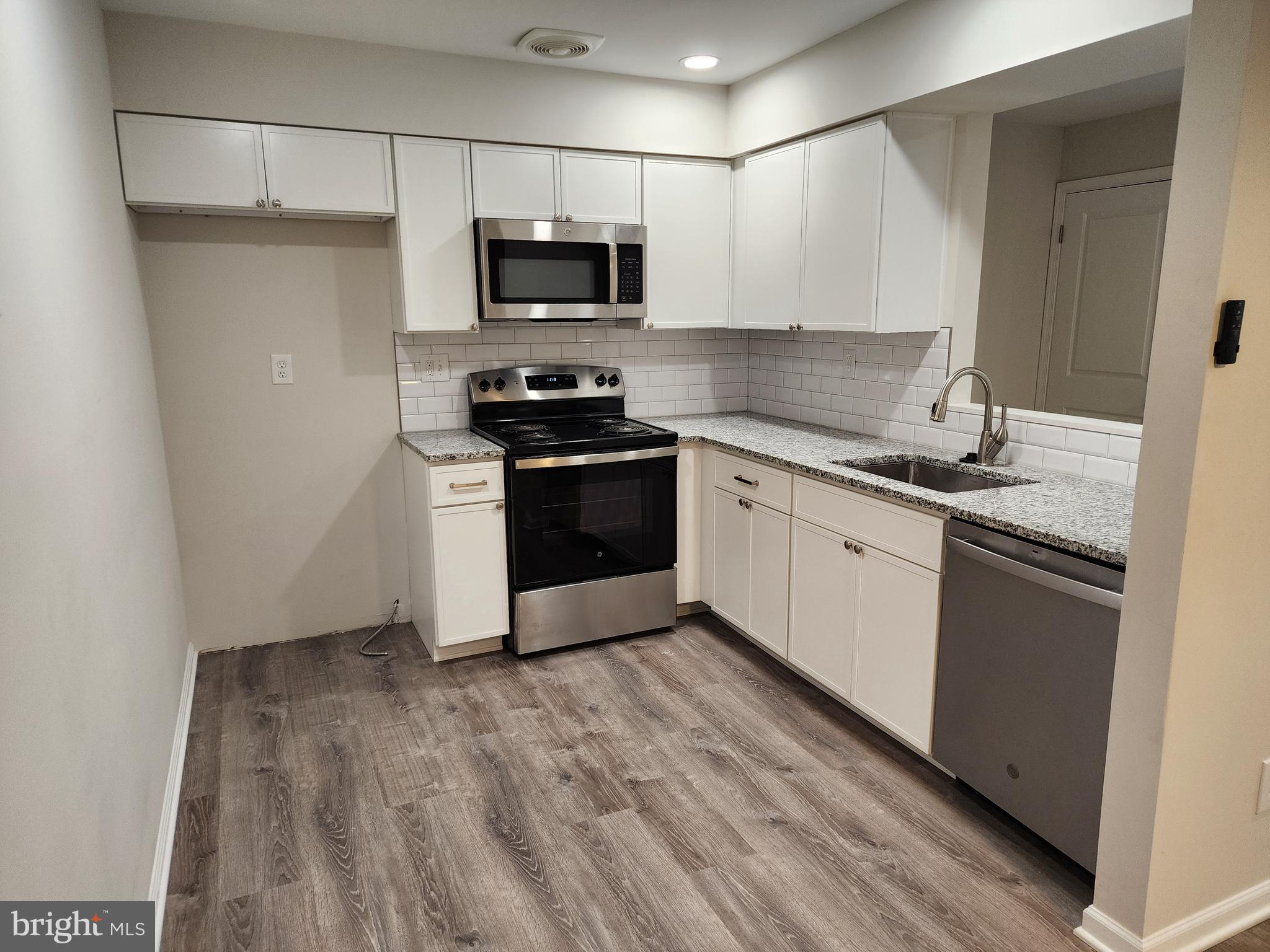 SAW MILL VALLEY - Residential