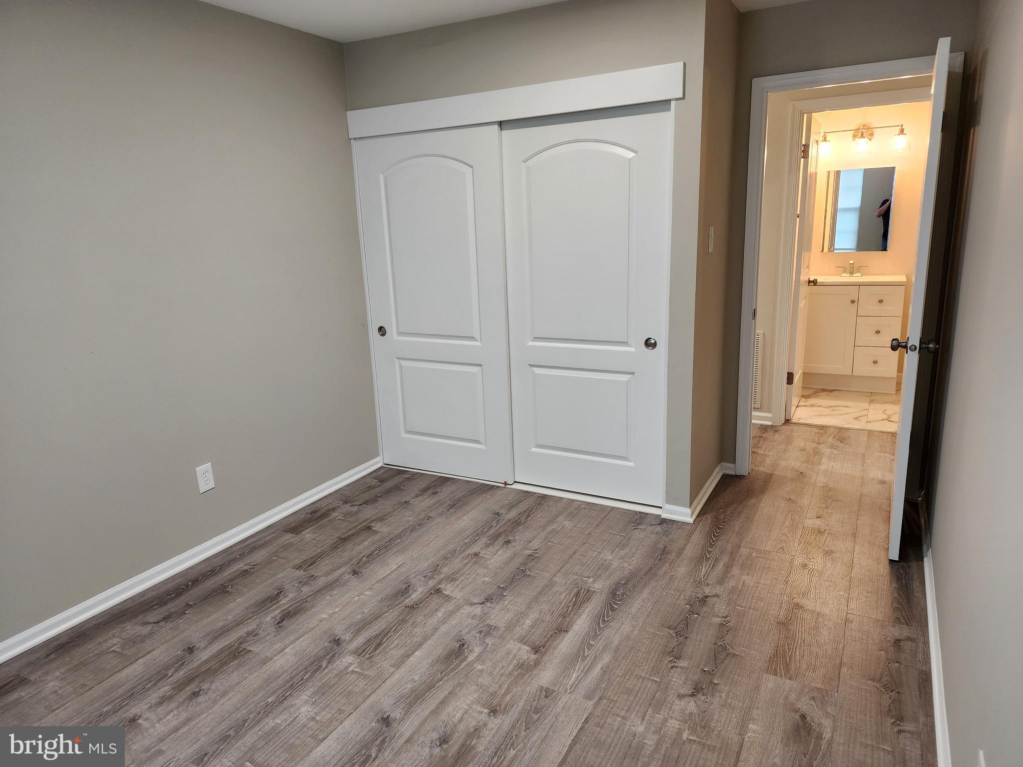 SAW MILL VALLEY - Residential