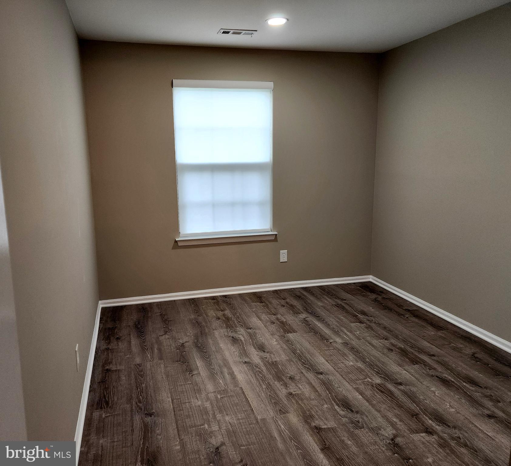 SAW MILL VALLEY - Residential