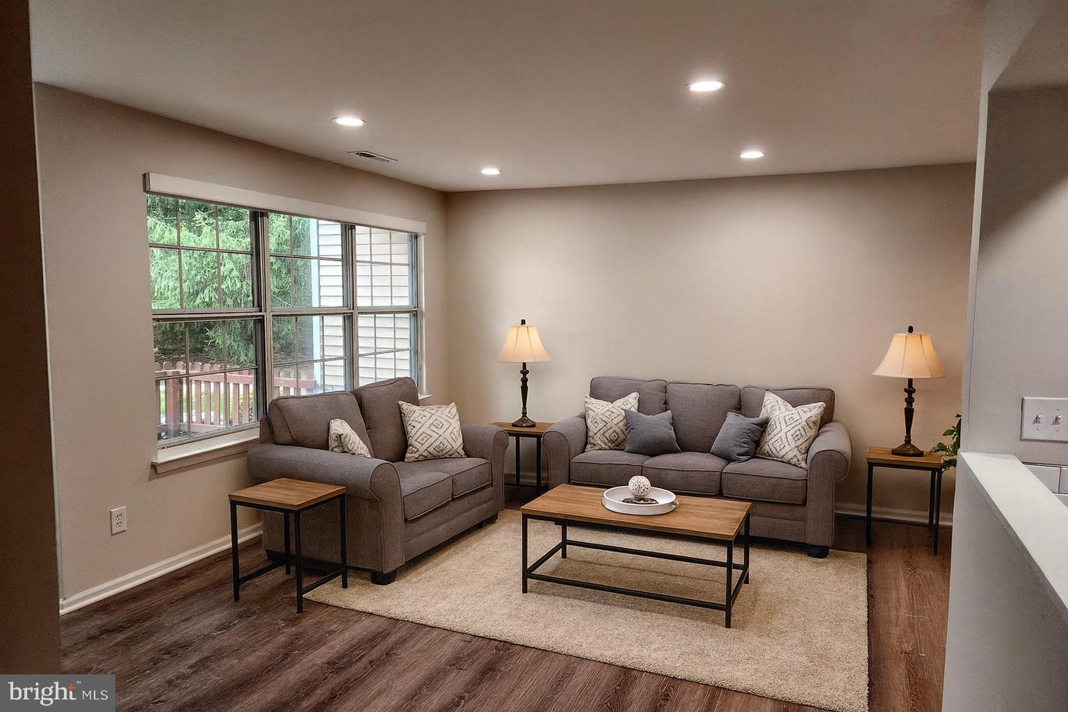 SAW MILL VALLEY - Residential