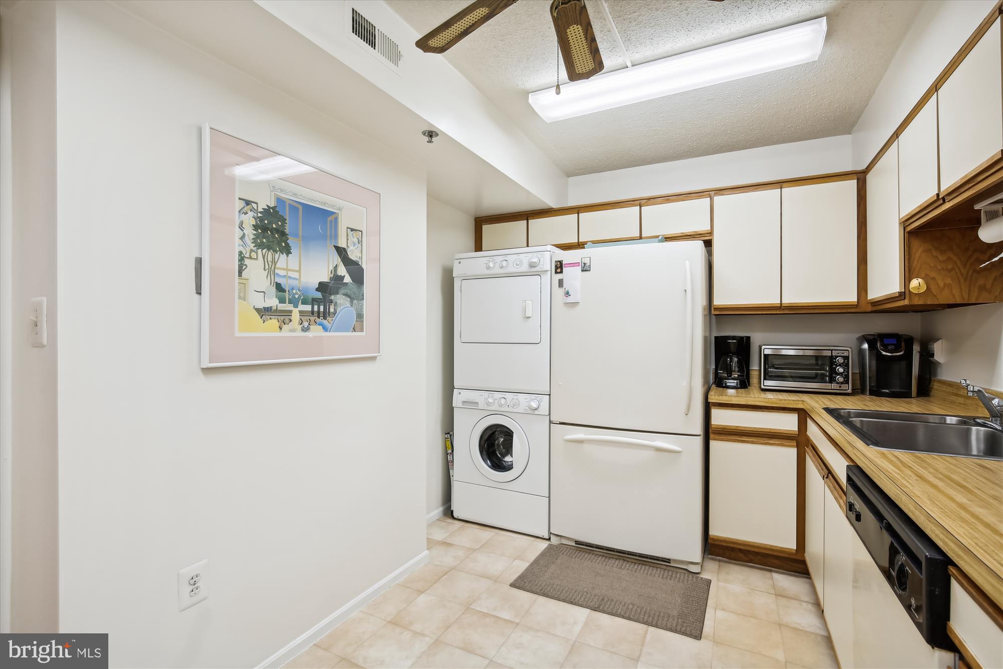 LEISURE WORLD - Residential