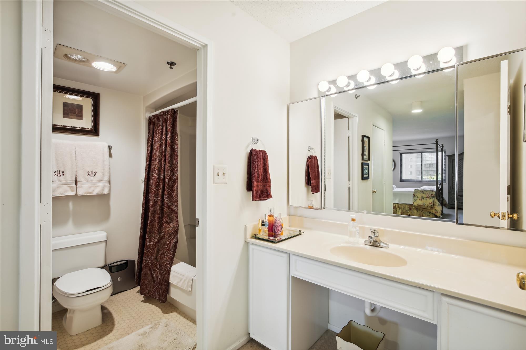 LEISURE WORLD - Residential