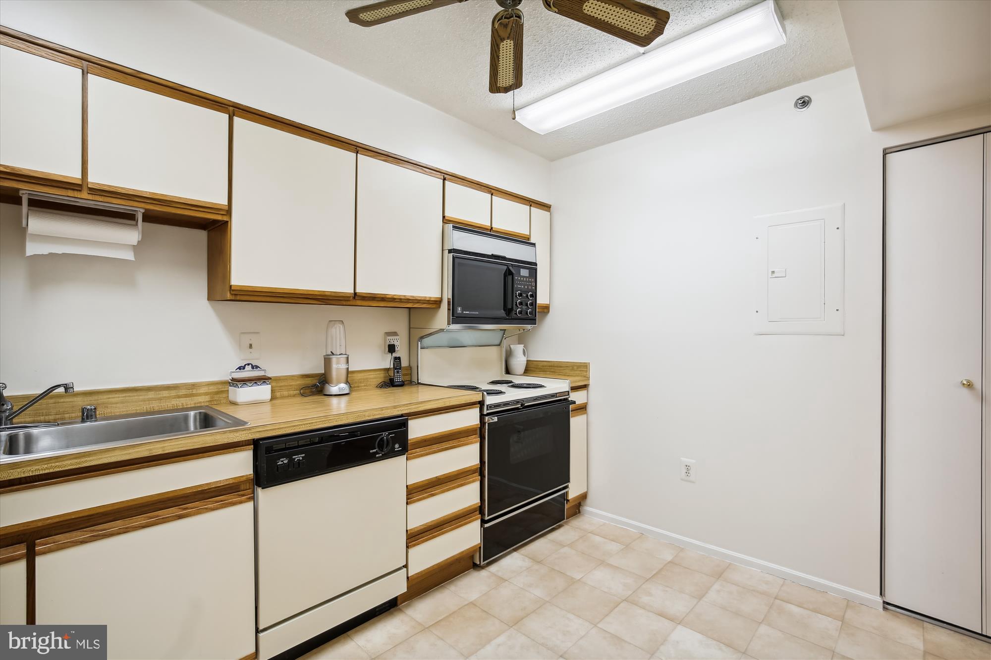 LEISURE WORLD - Residential