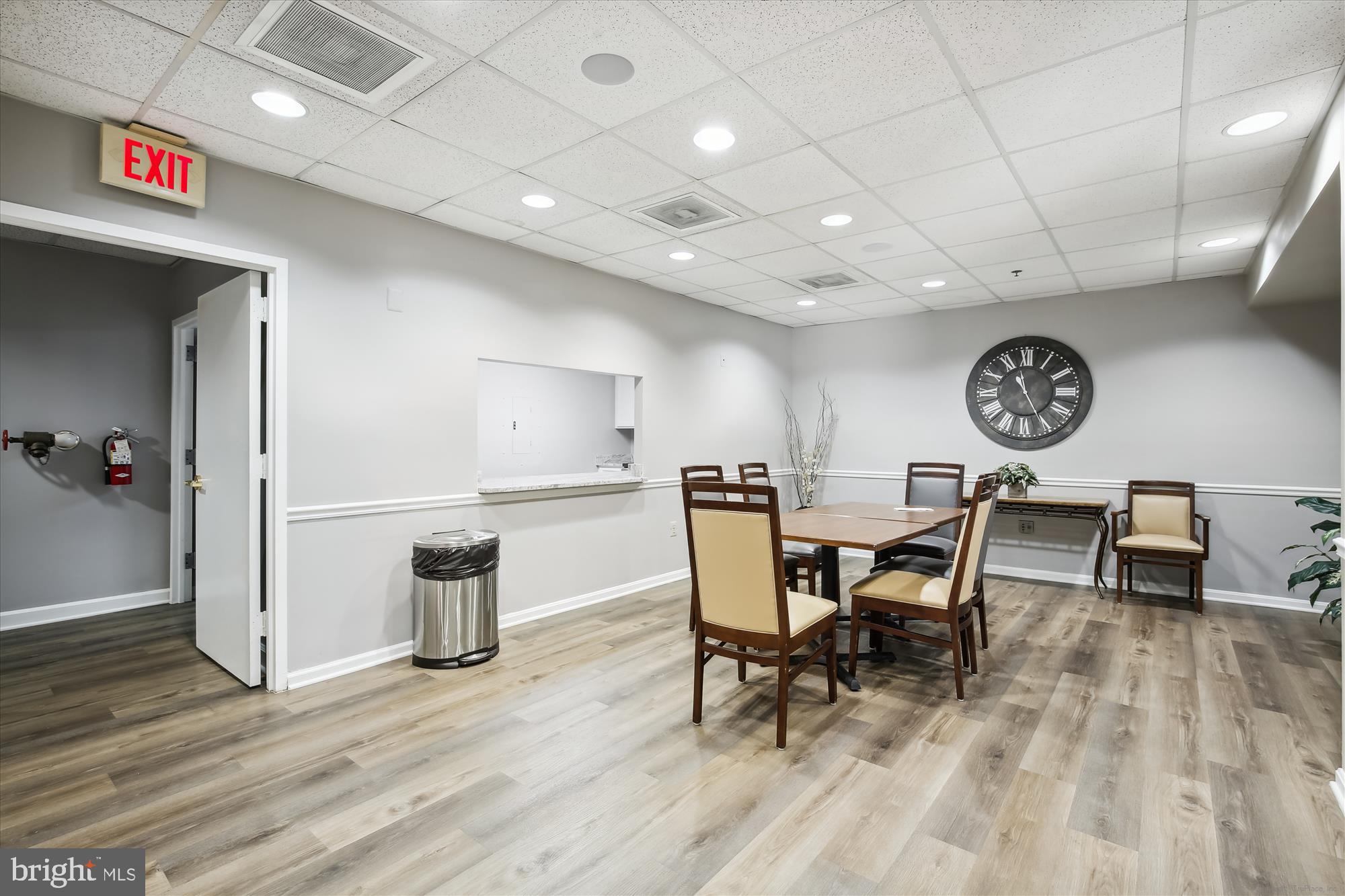 LEISURE WORLD - Residential