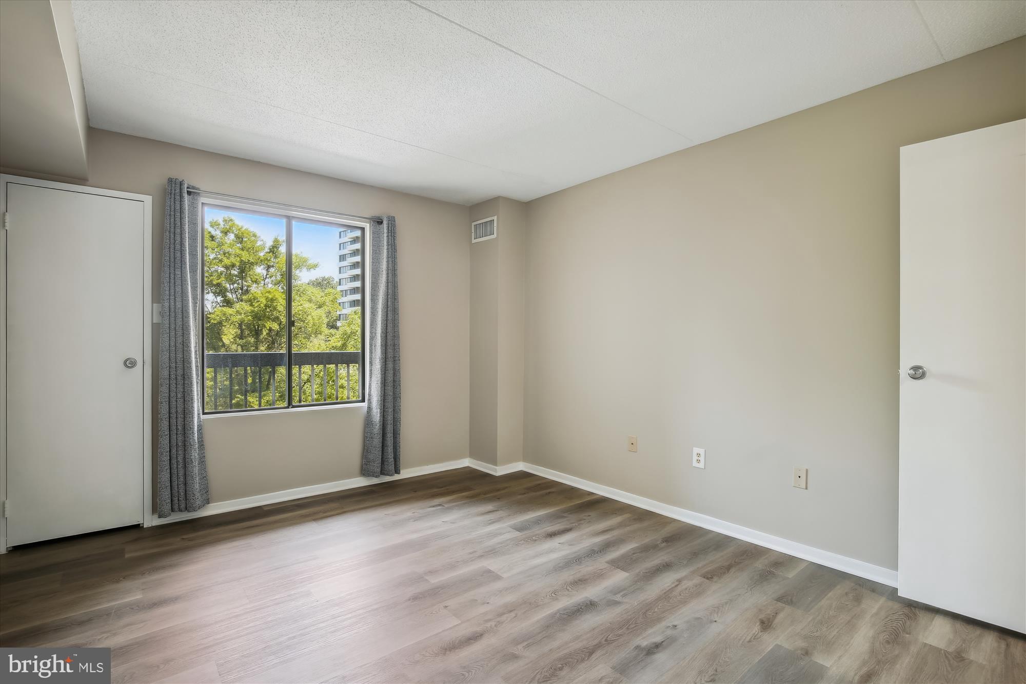 SENTINEL OF LANDMARK - Residential