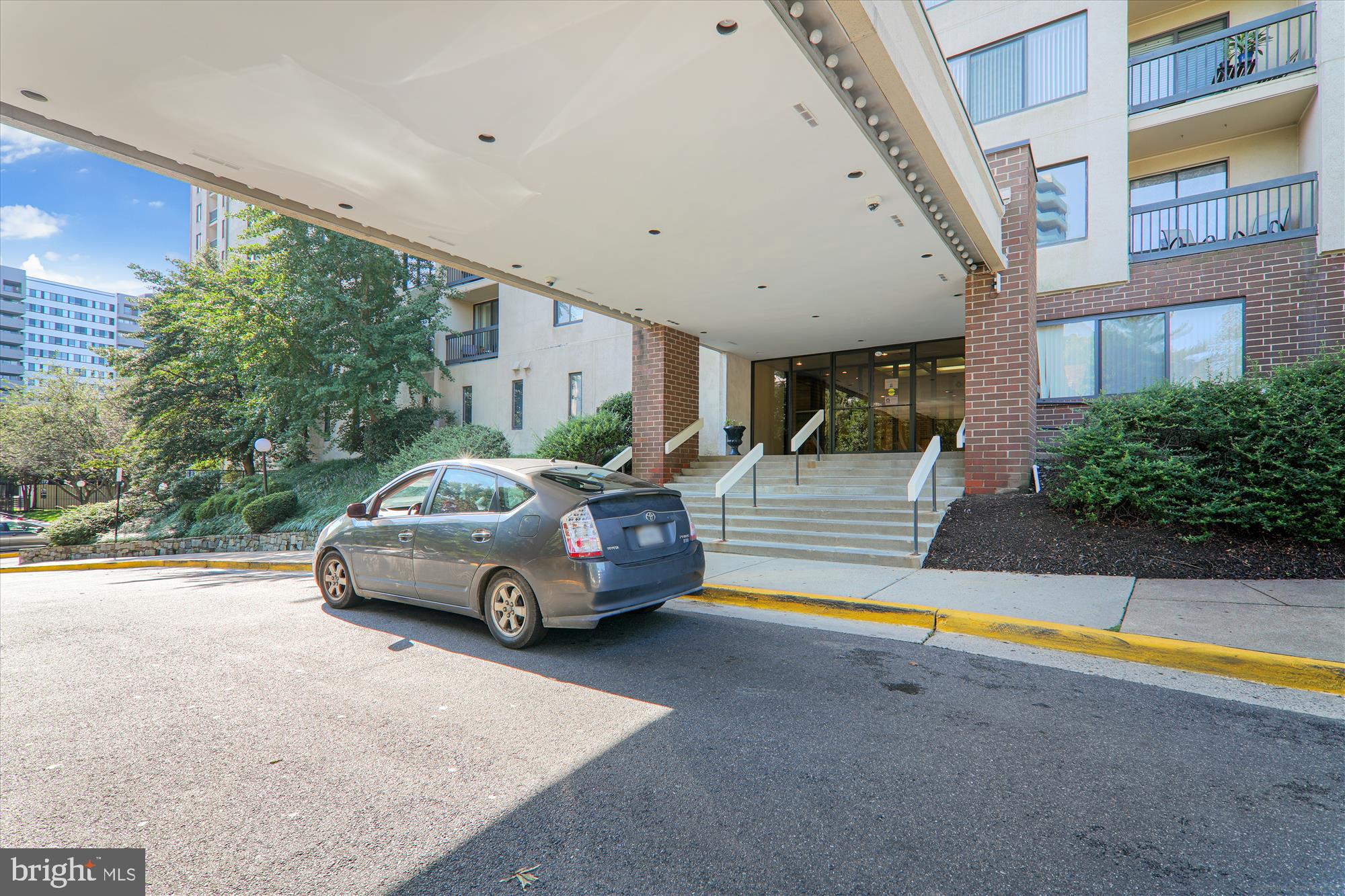 SENTINEL OF LANDMARK - Residential