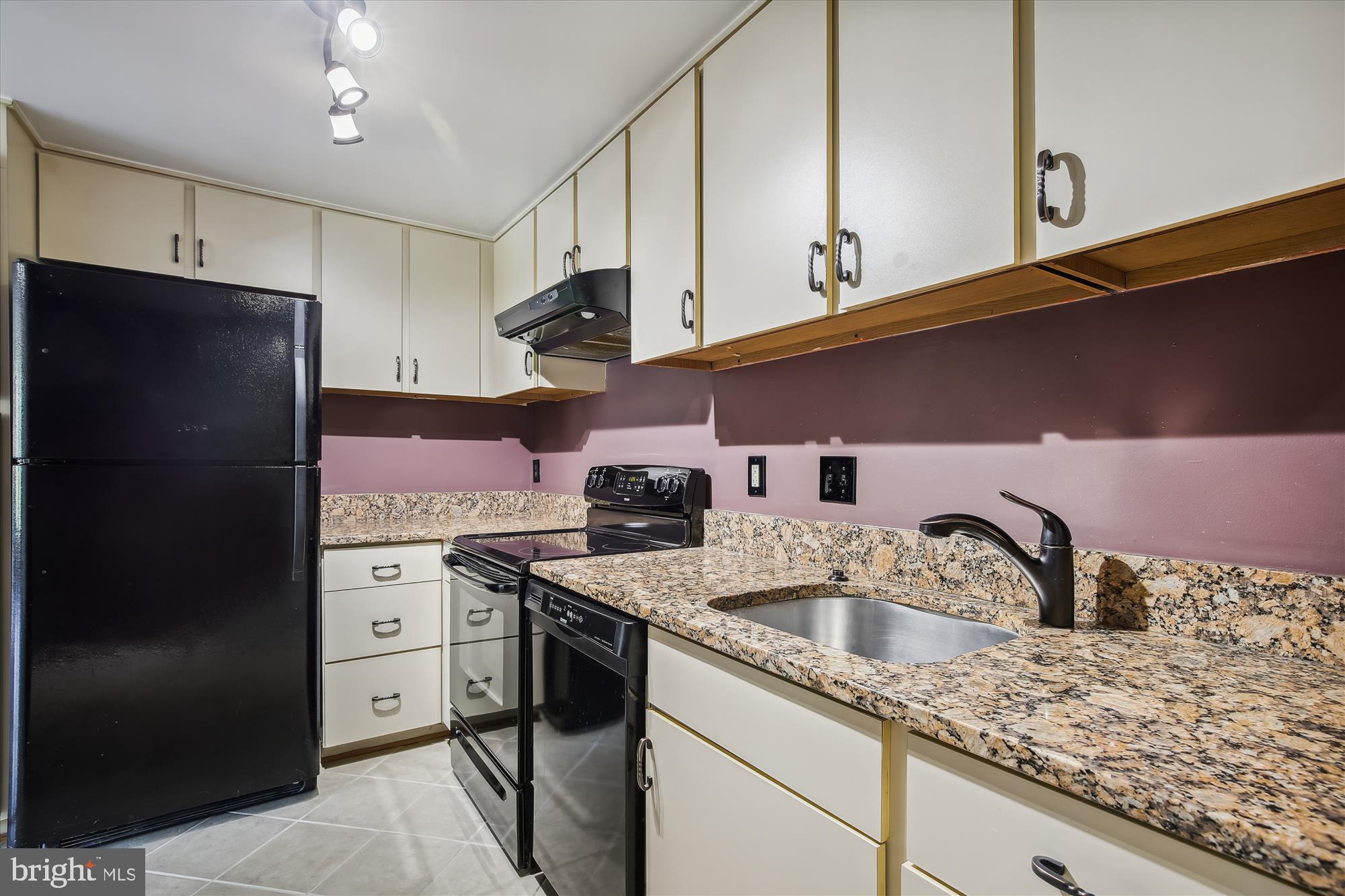 SENTINEL OF LANDMARK - Residential