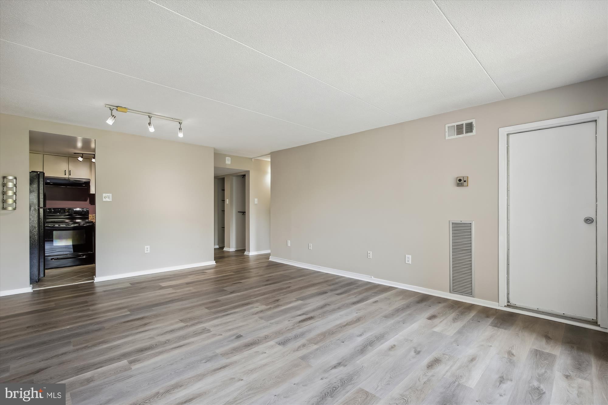 SENTINEL OF LANDMARK - Residential