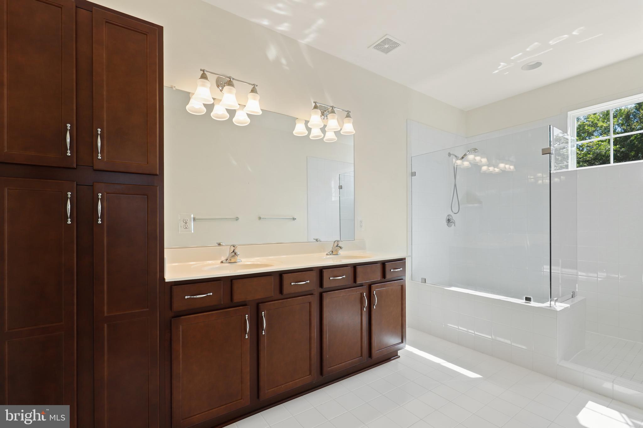 COURTYARDS AT COLONIAL FORGE - Residential