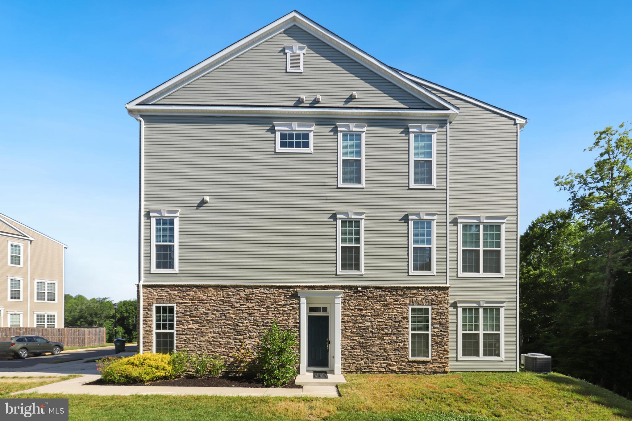 COURTYARDS AT COLONIAL FORGE - Residential