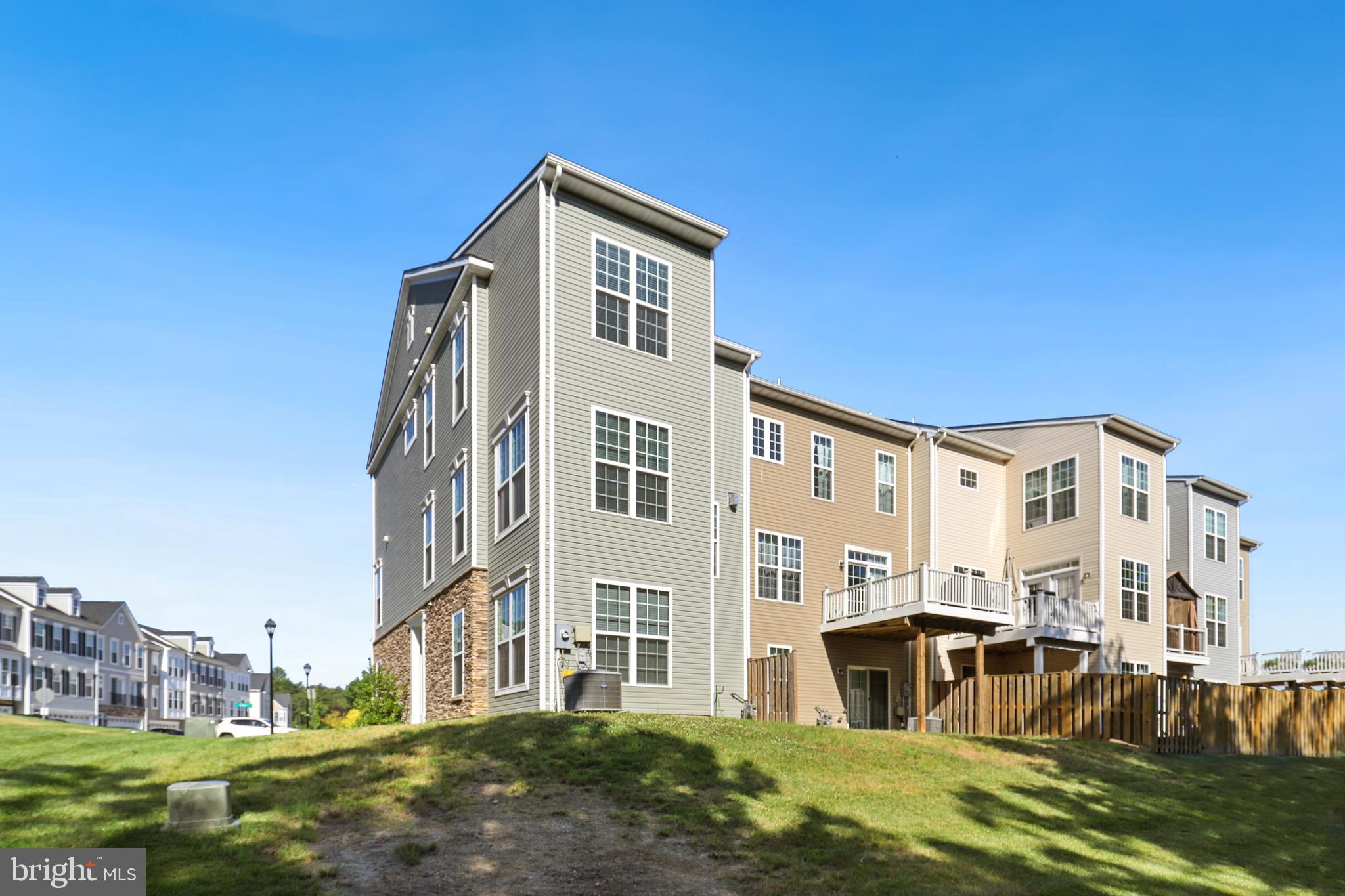 COURTYARDS AT COLONIAL FORGE - Residential