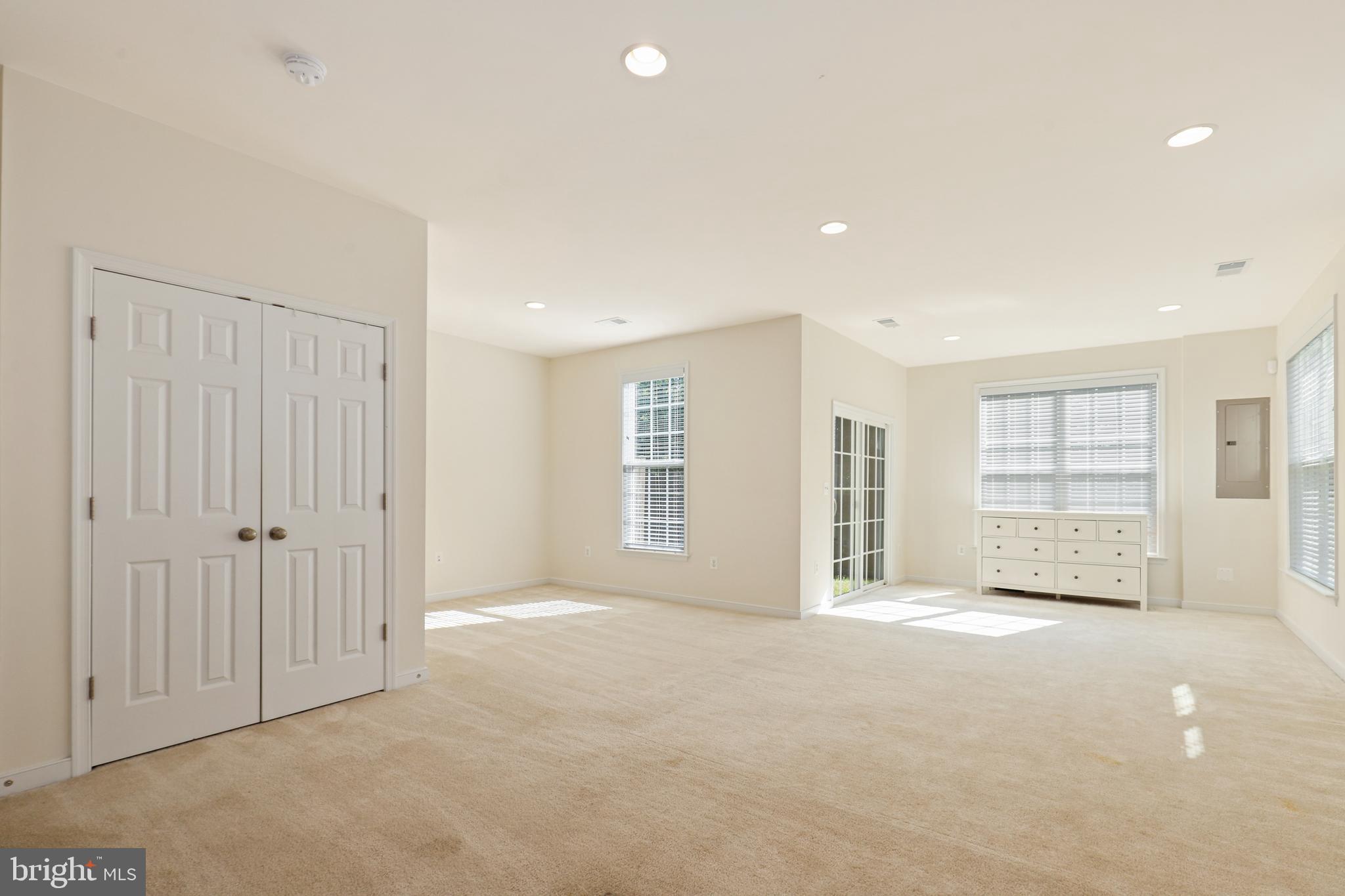 COURTYARDS AT COLONIAL FORGE - Residential