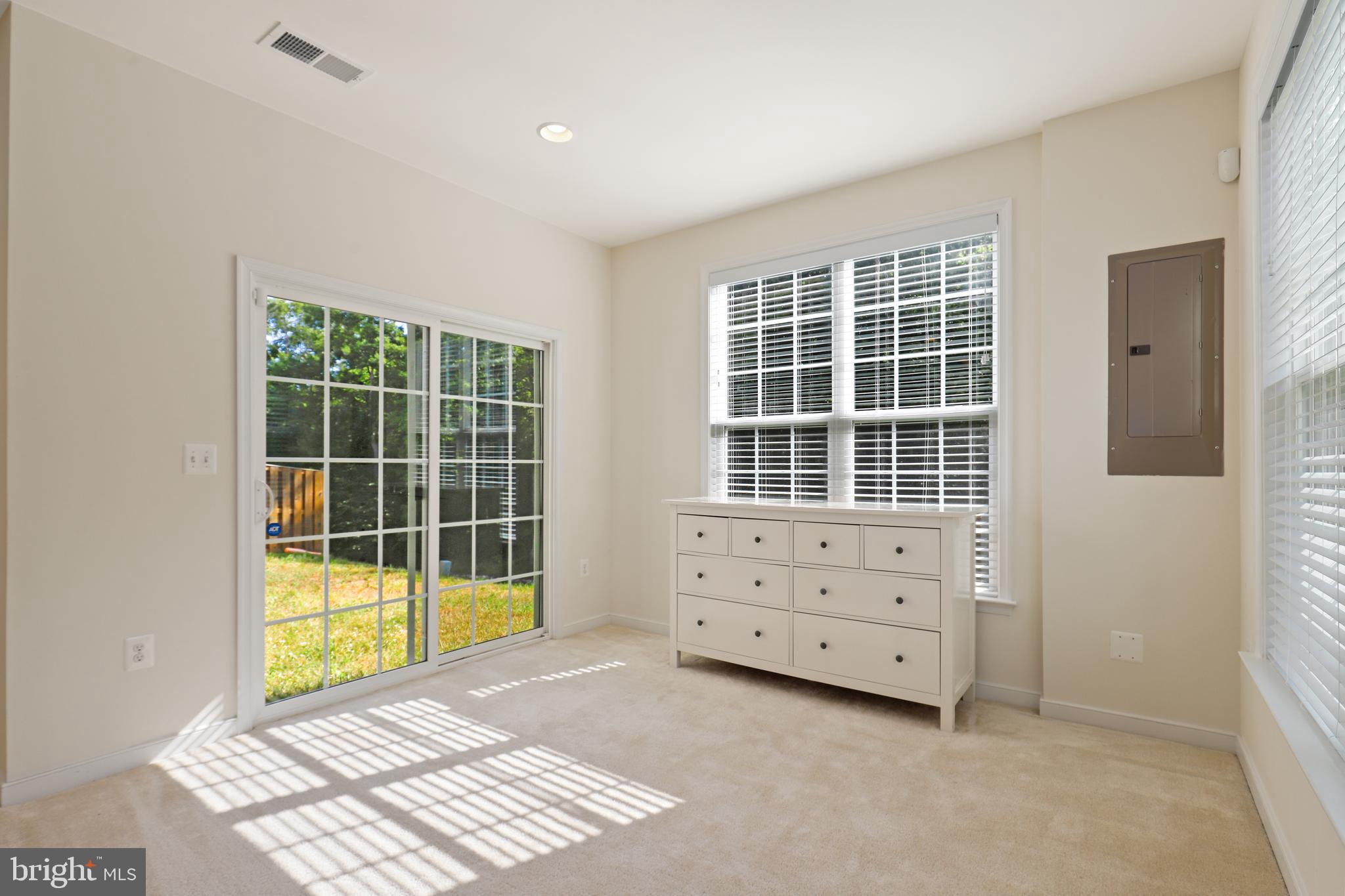 COURTYARDS AT COLONIAL FORGE - Residential