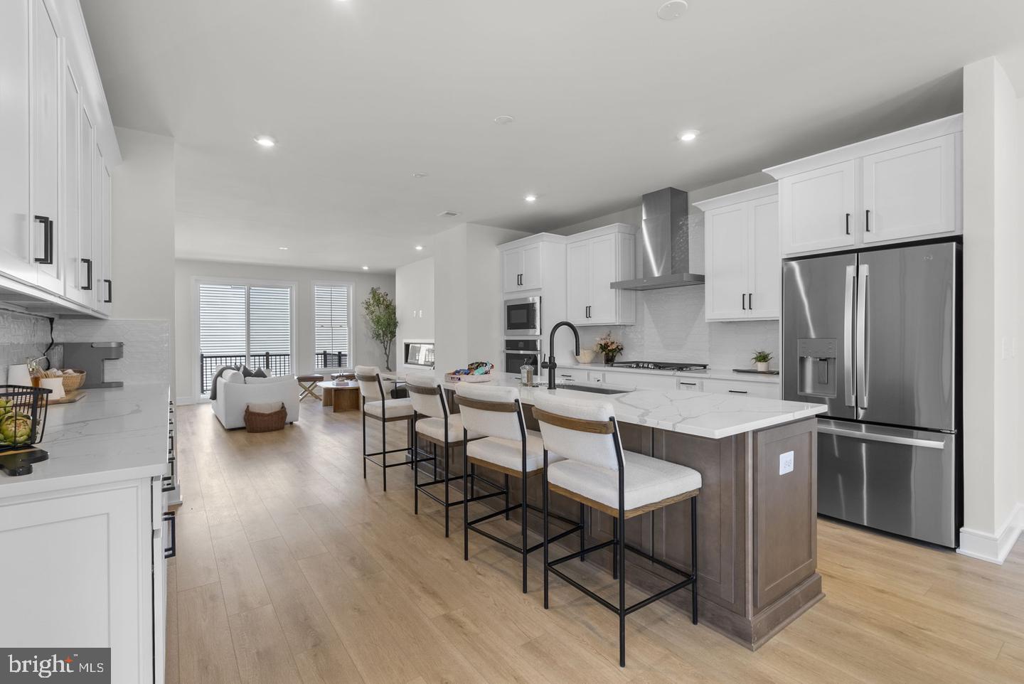 3 PICASSO SQUARE TYCE 24-F2
