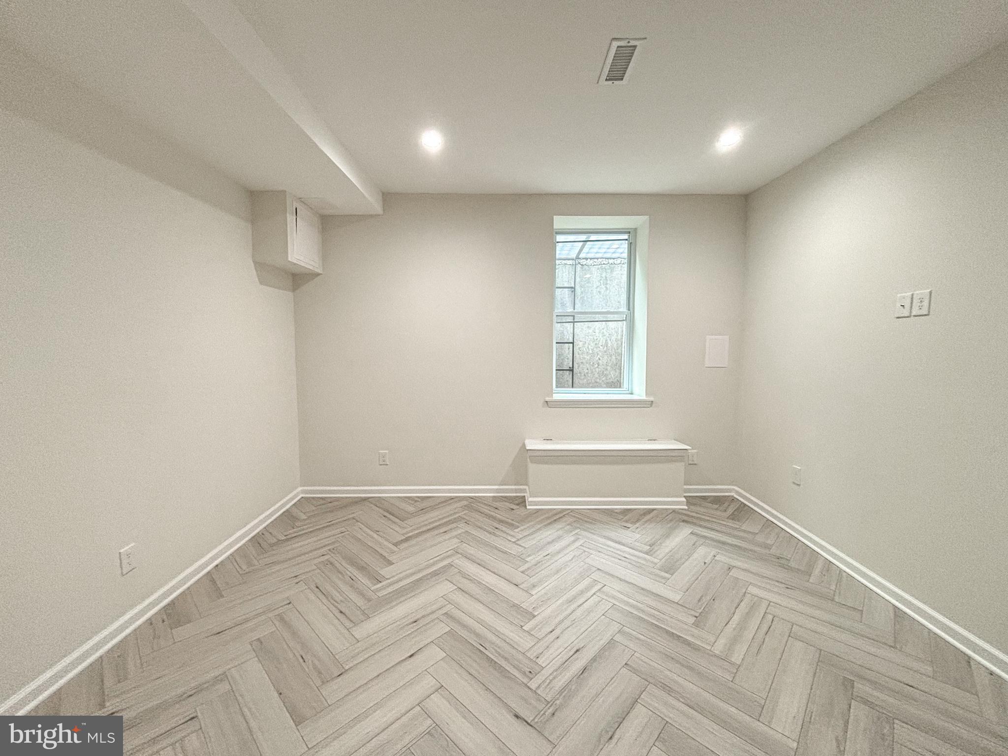 POINT BREEZE - Residential Lease