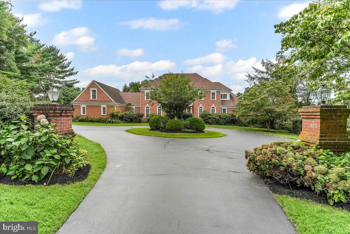 1015 LAMBOURNE ROAD