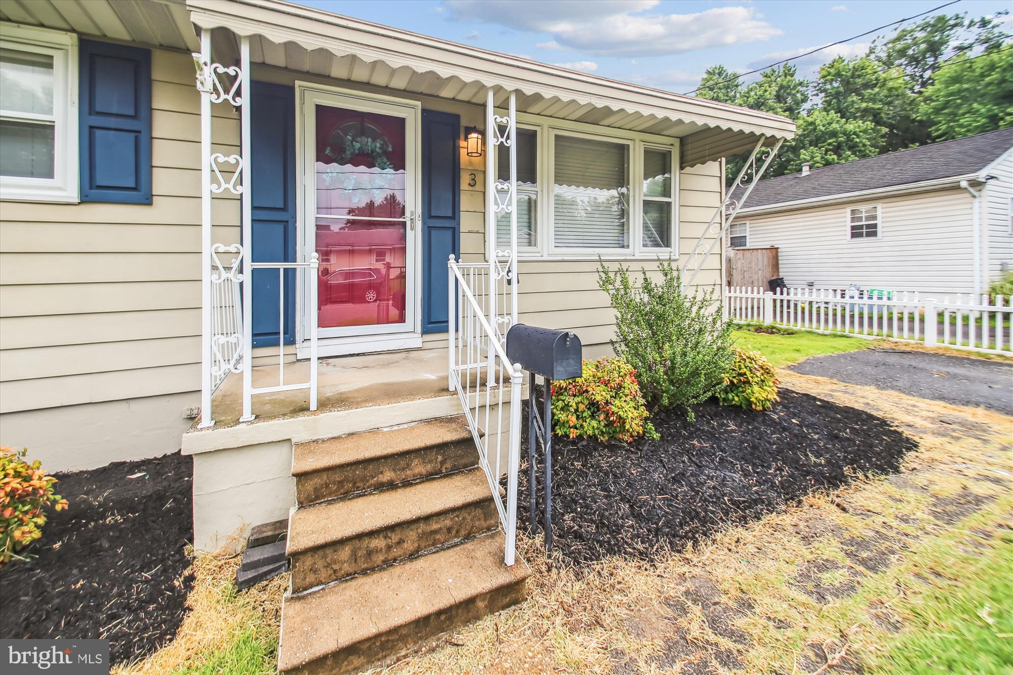 3 WOODS AVENUE