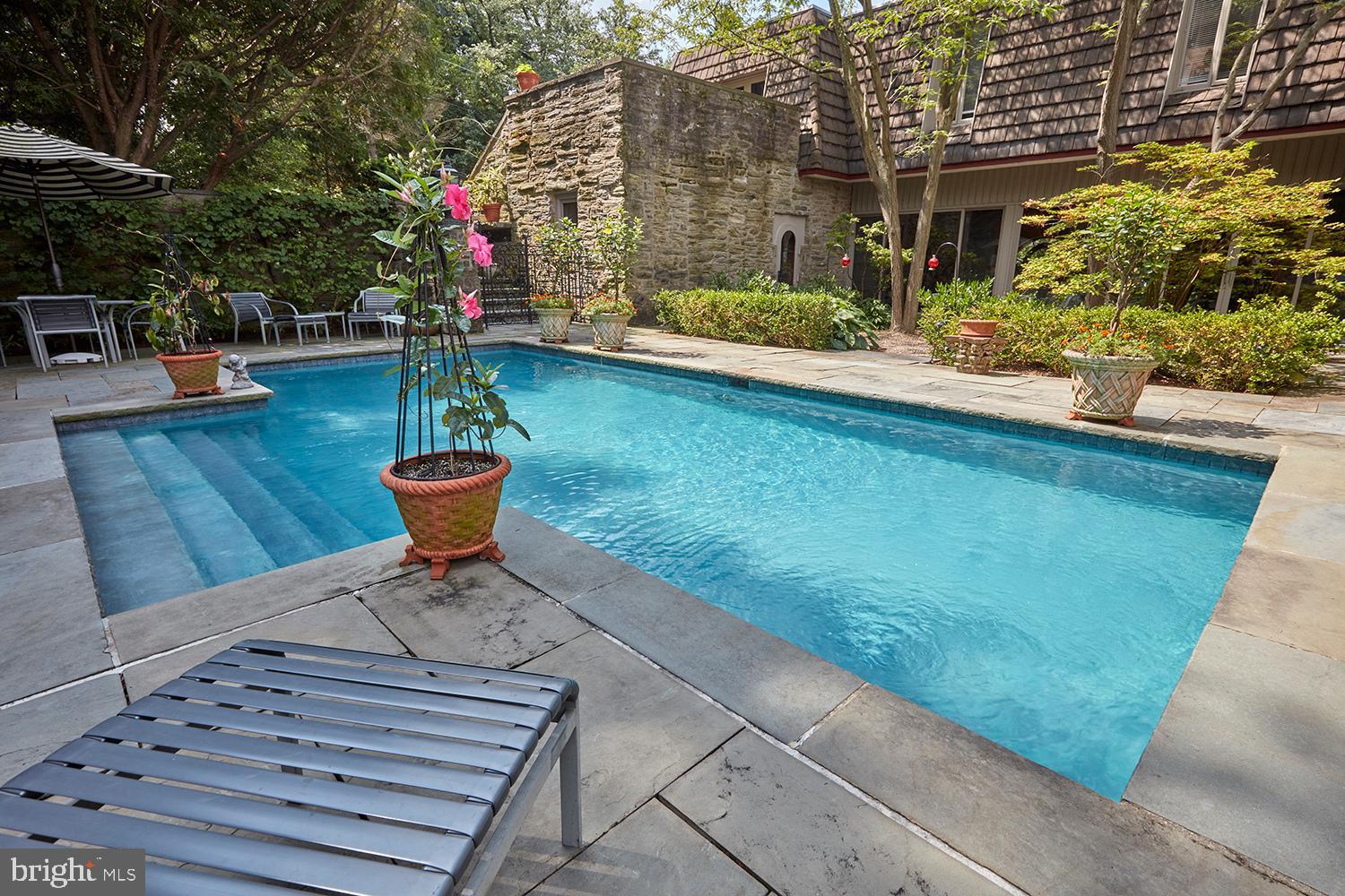 CHESTNUT HILL - Residential