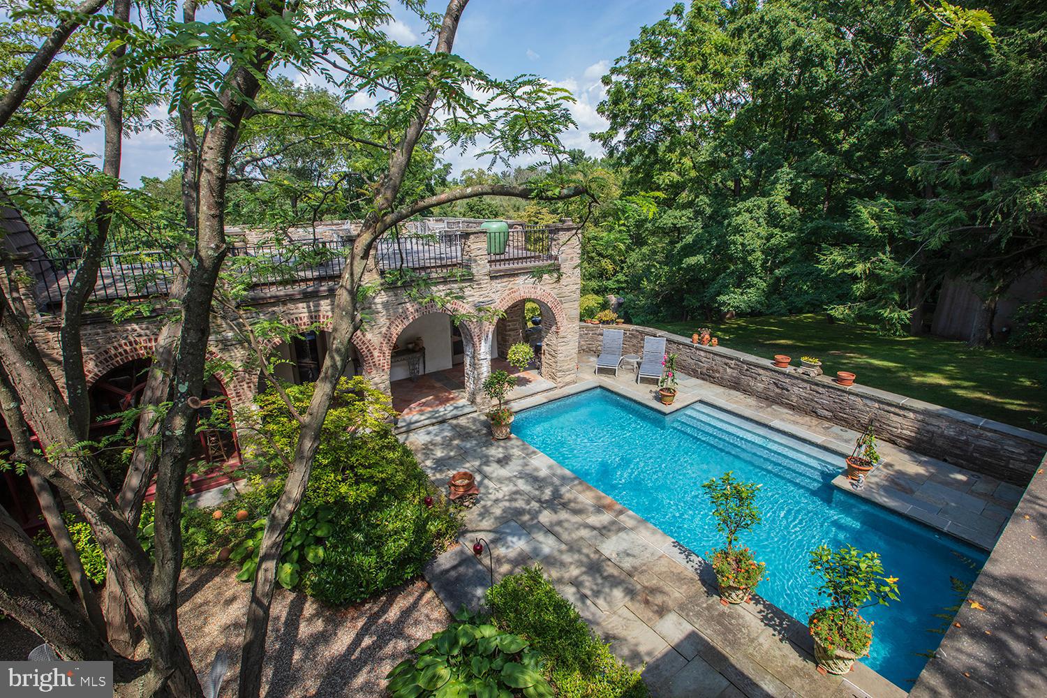 CHESTNUT HILL - Residential