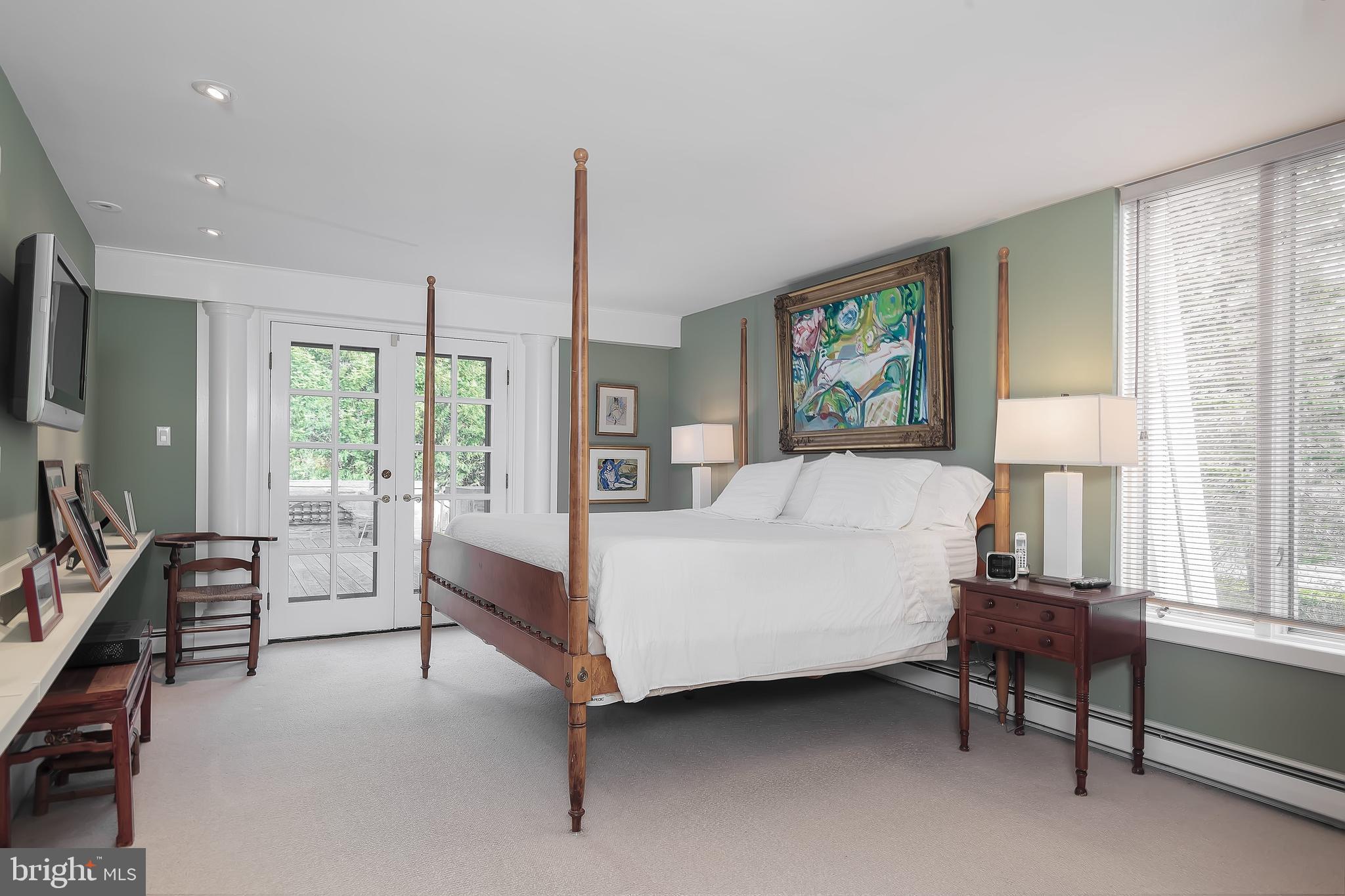 CHESTNUT HILL - Residential