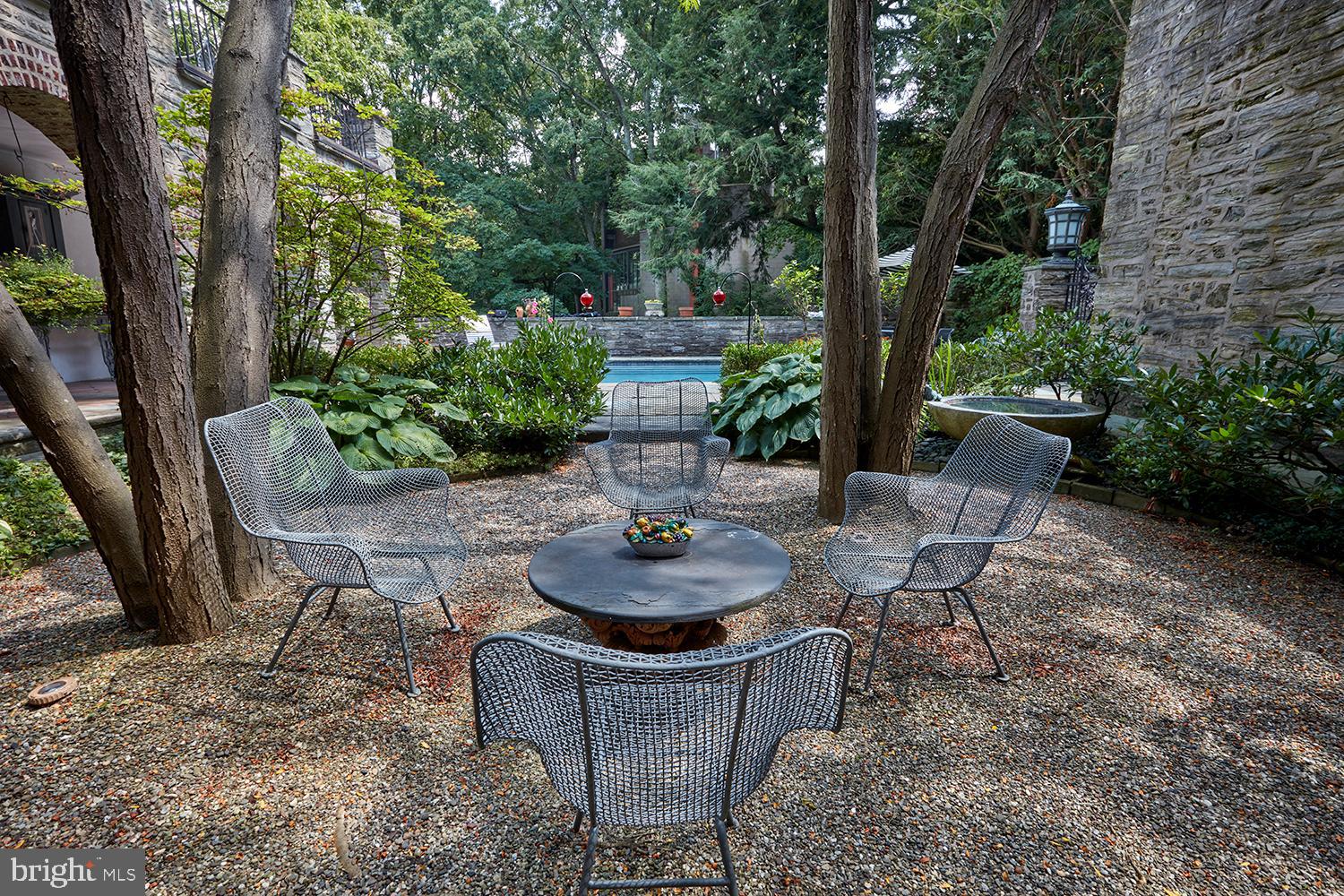 CHESTNUT HILL - Residential