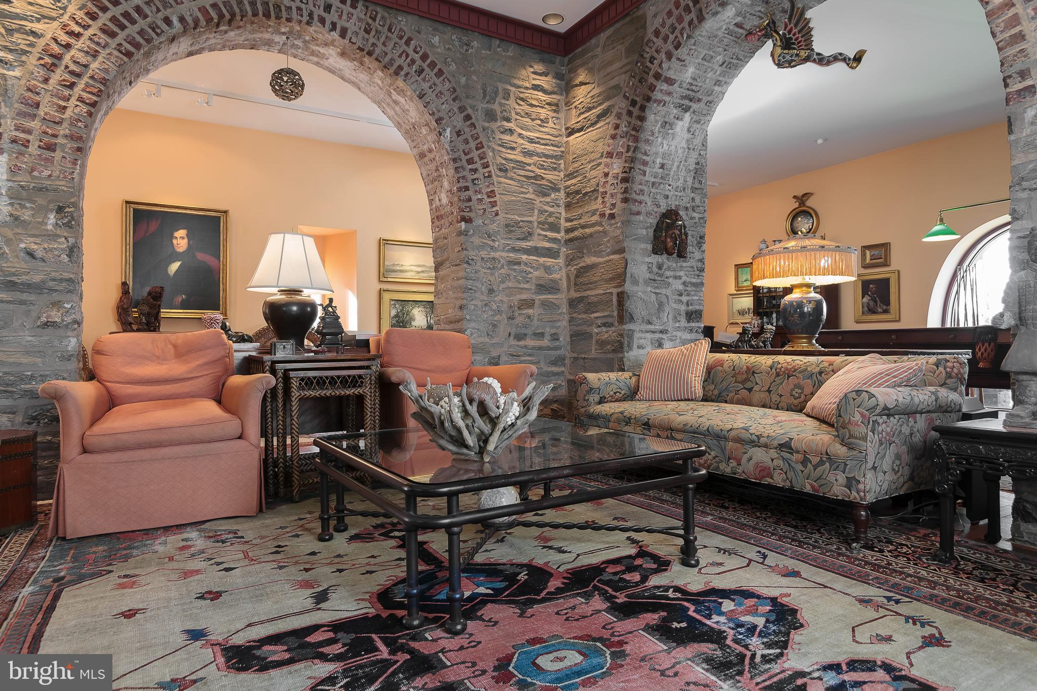 CHESTNUT HILL - Residential