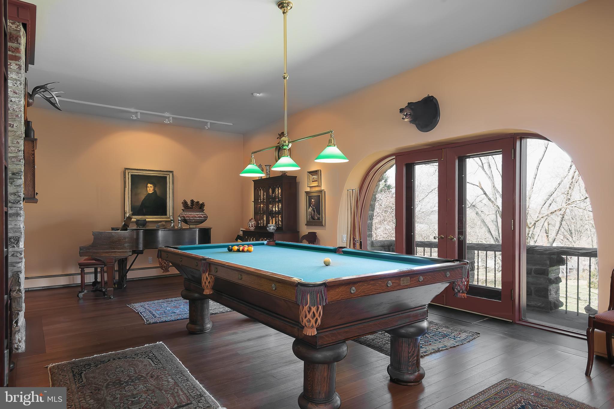 CHESTNUT HILL - Residential