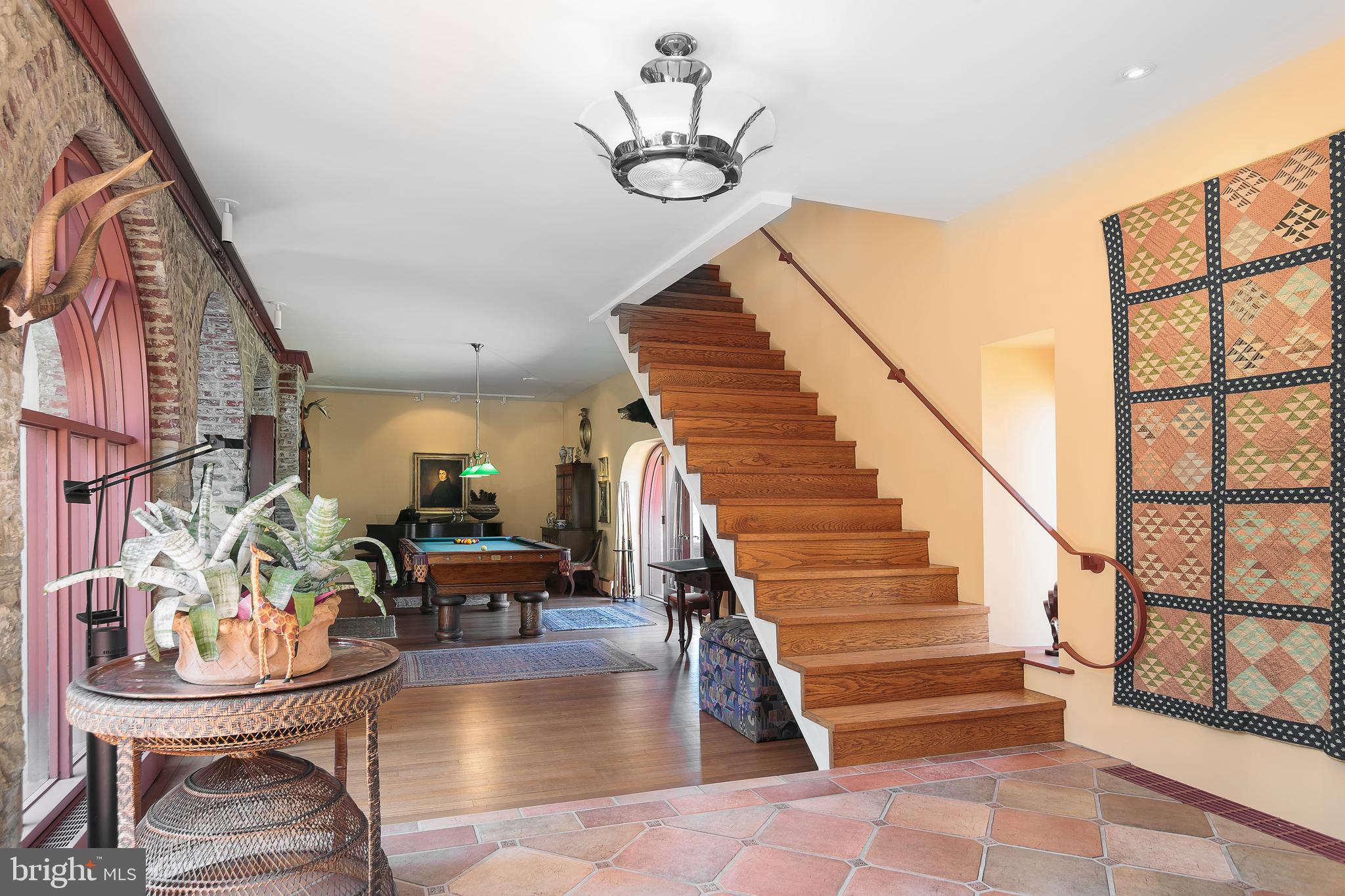 CHESTNUT HILL - Residential