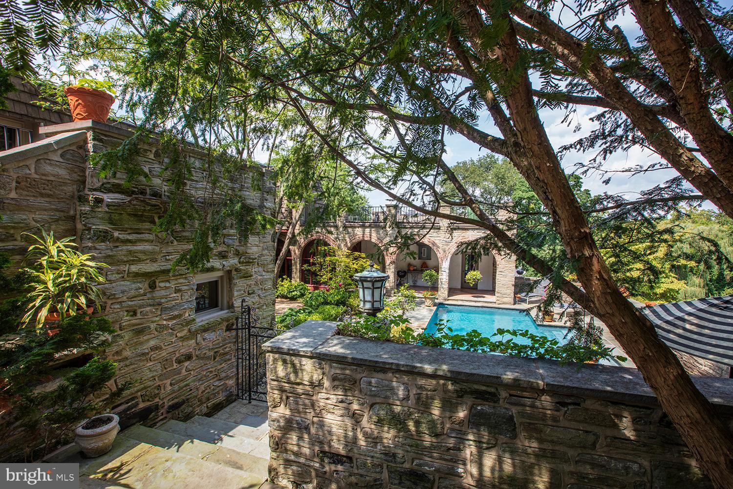 CHESTNUT HILL - Residential