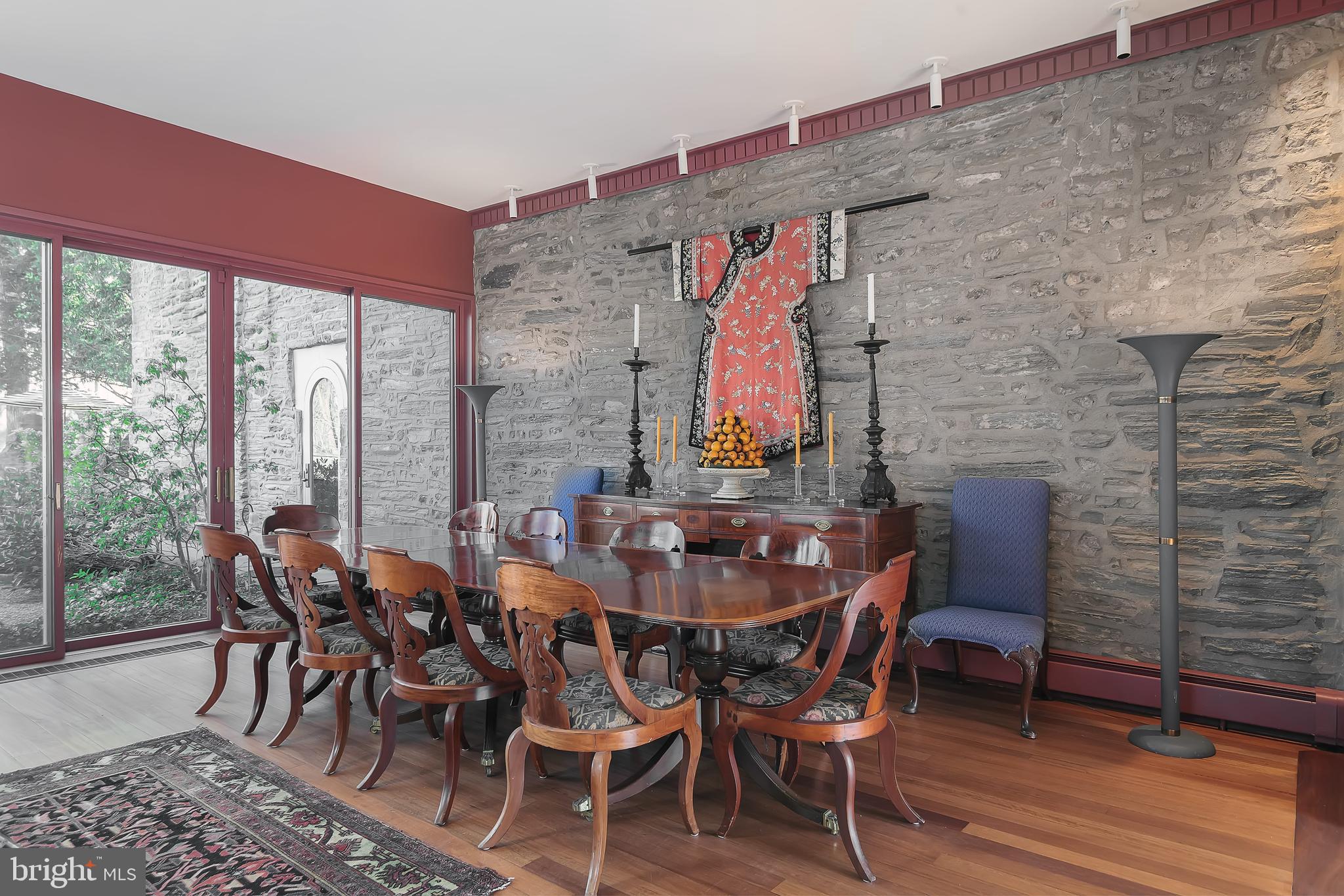 CHESTNUT HILL - Residential