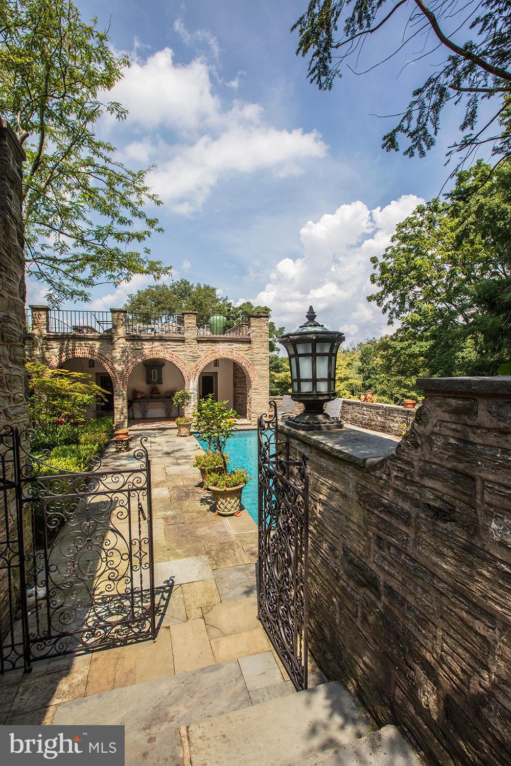 CHESTNUT HILL - Residential